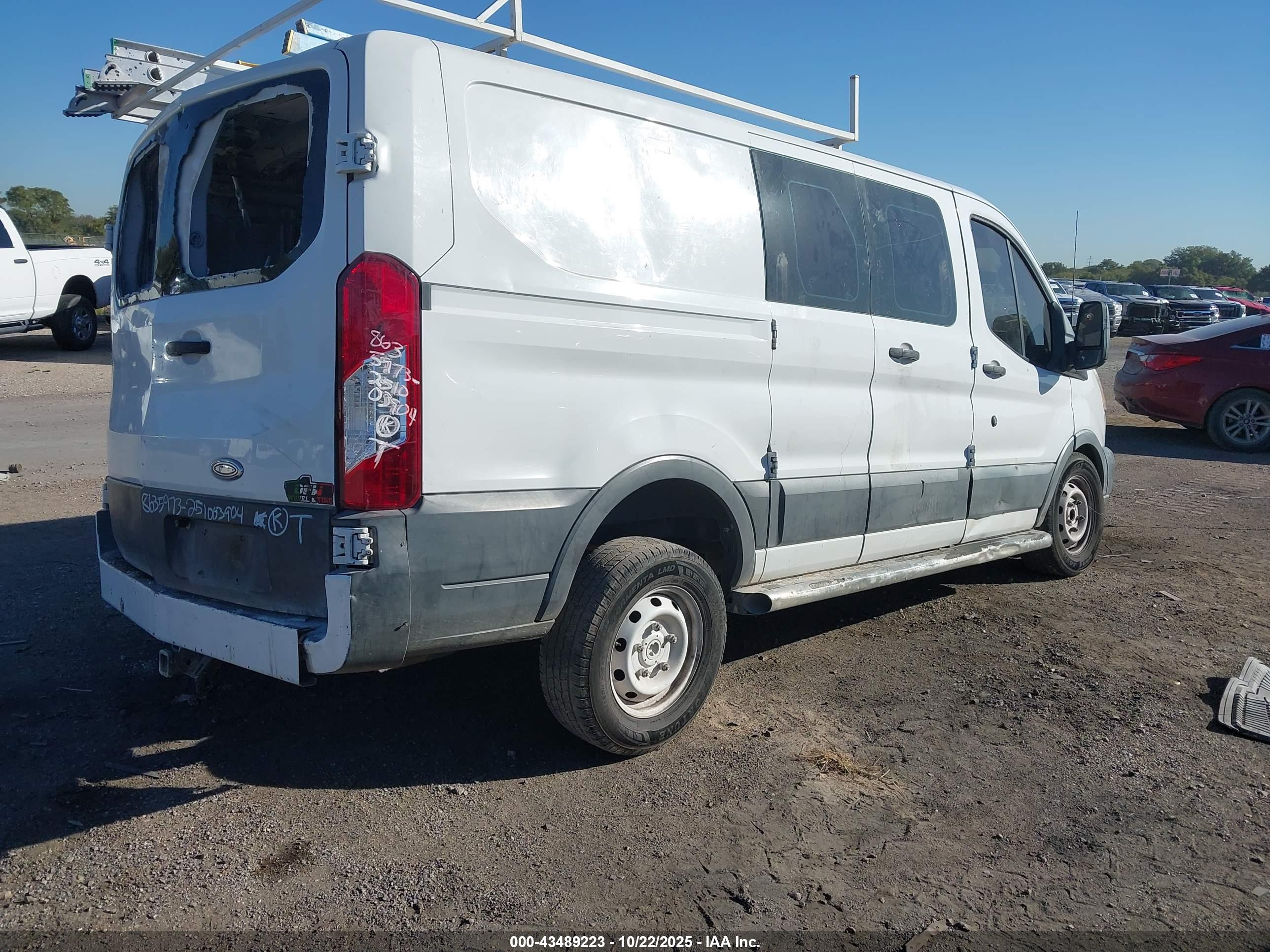 FORD TRANSIT-250 image 4