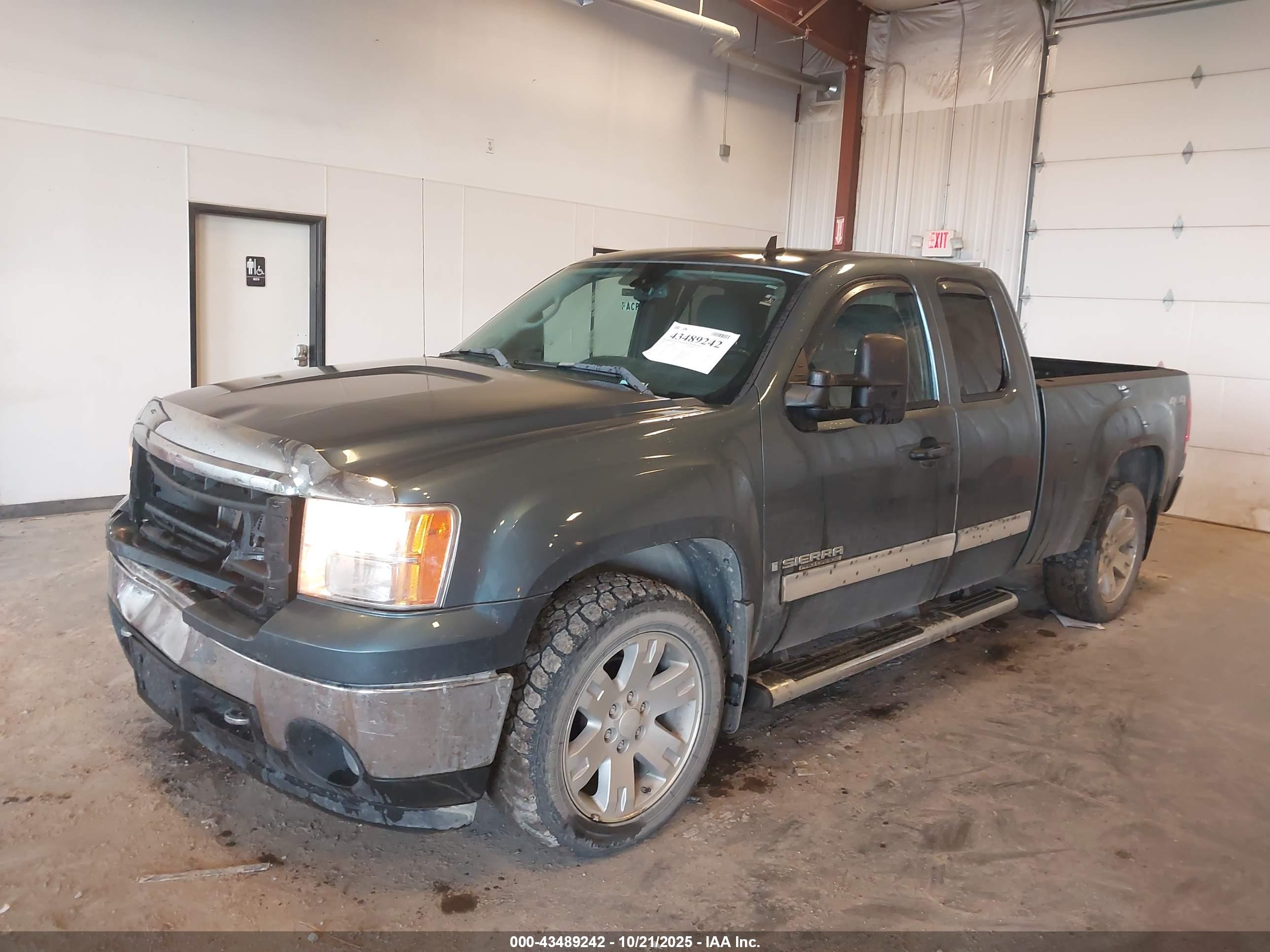 GMC SIERRA image 2