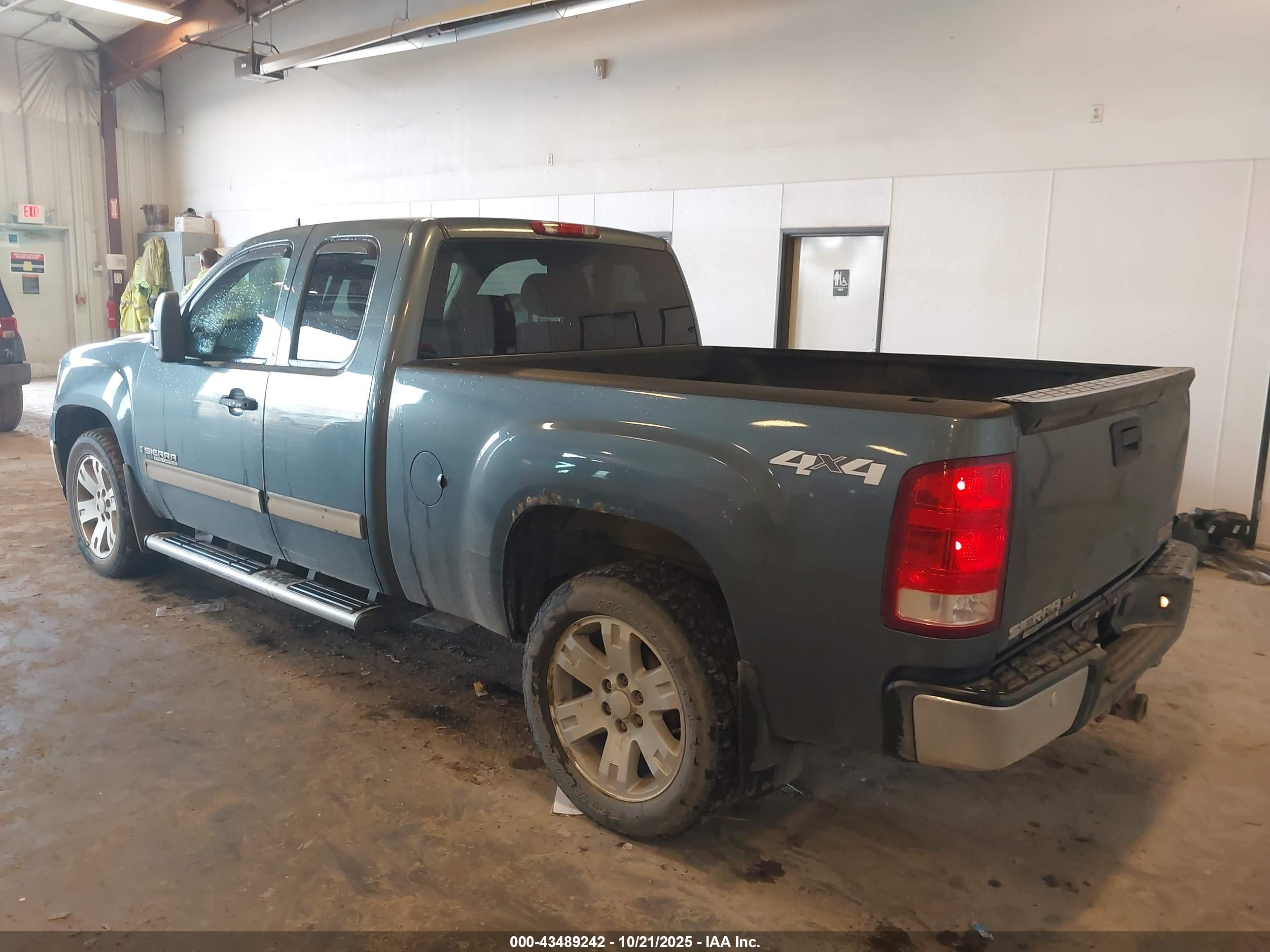GMC SIERRA image 3