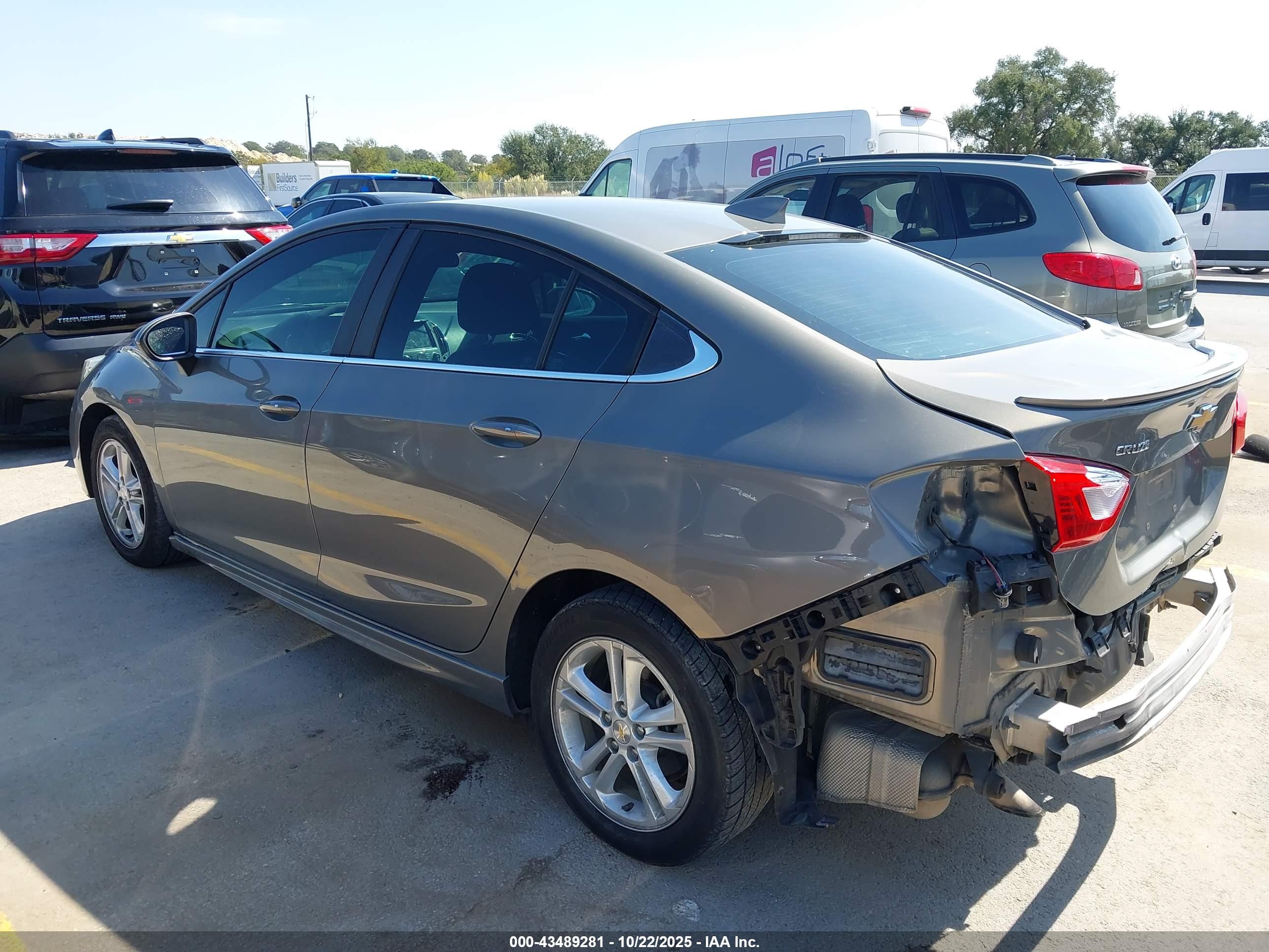 CHEVROLET CRUZE image 3