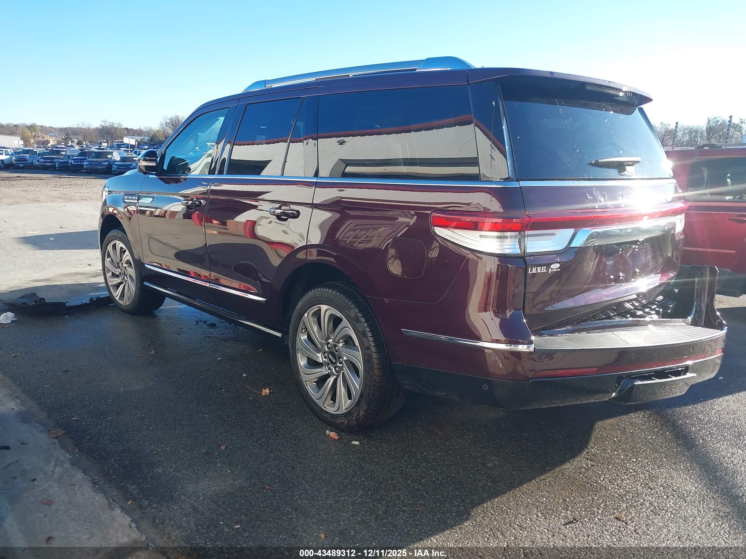 LINCOLN NAVIGATOR image 3