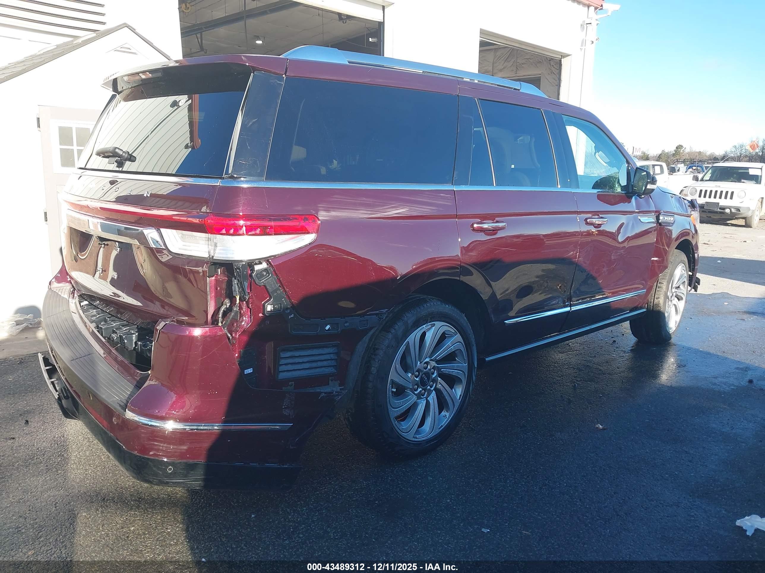 LINCOLN NAVIGATOR image 4