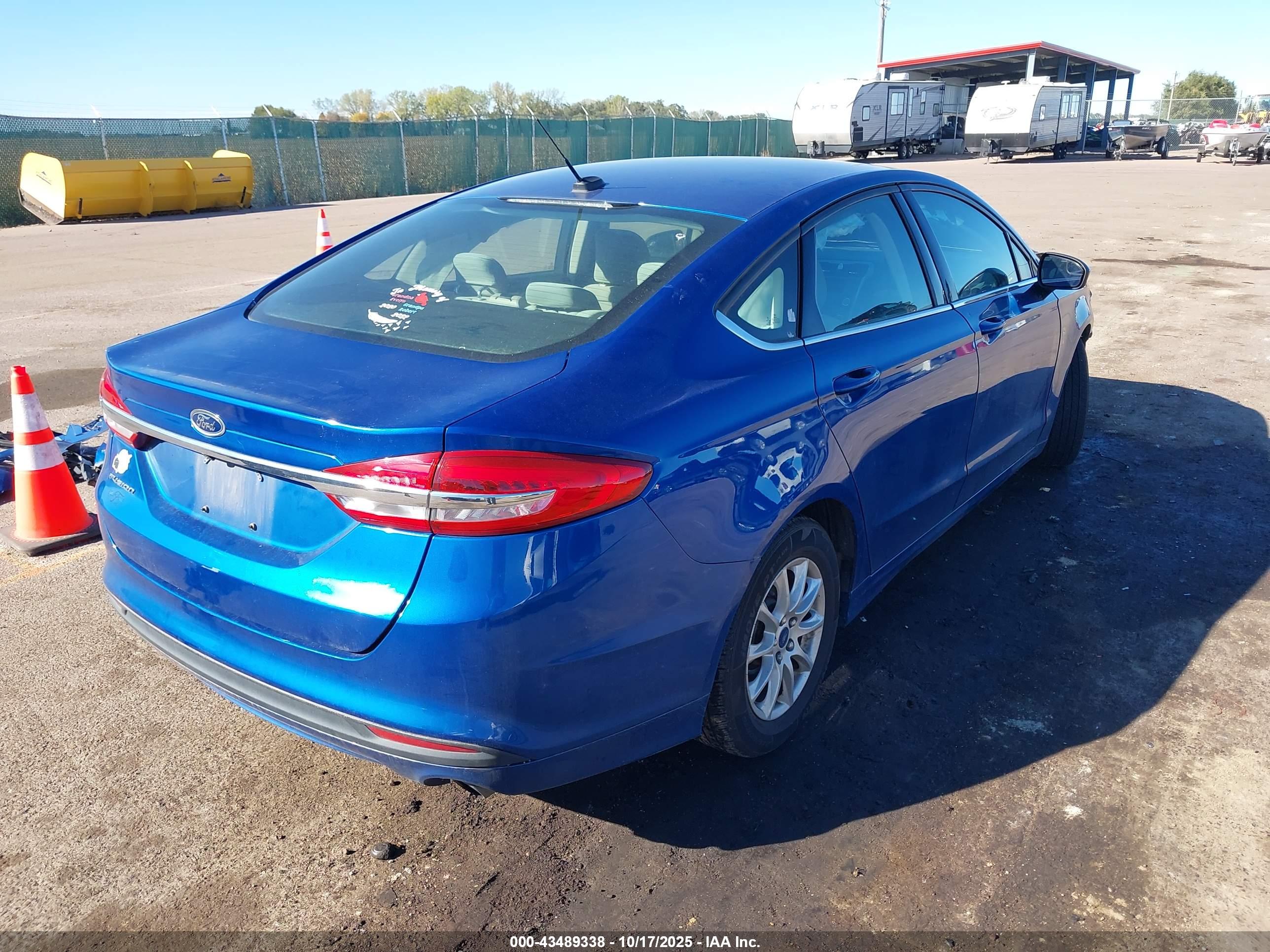 FORD FUSION image 4