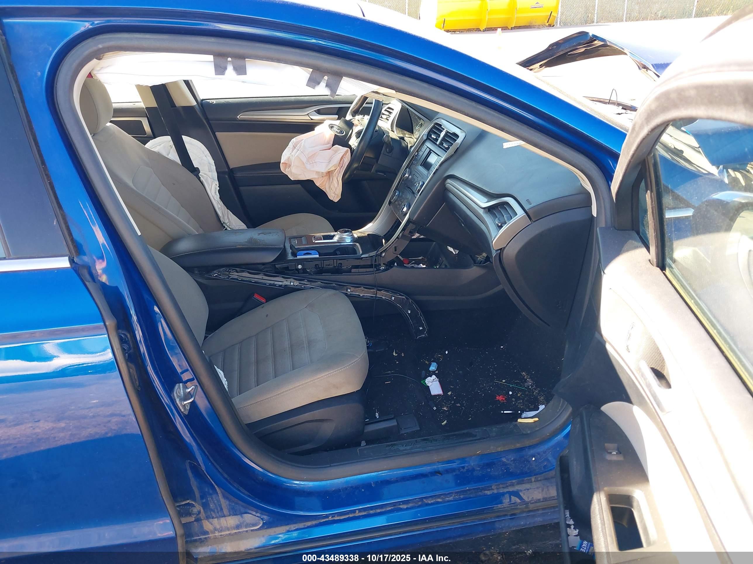 FORD FUSION image 5