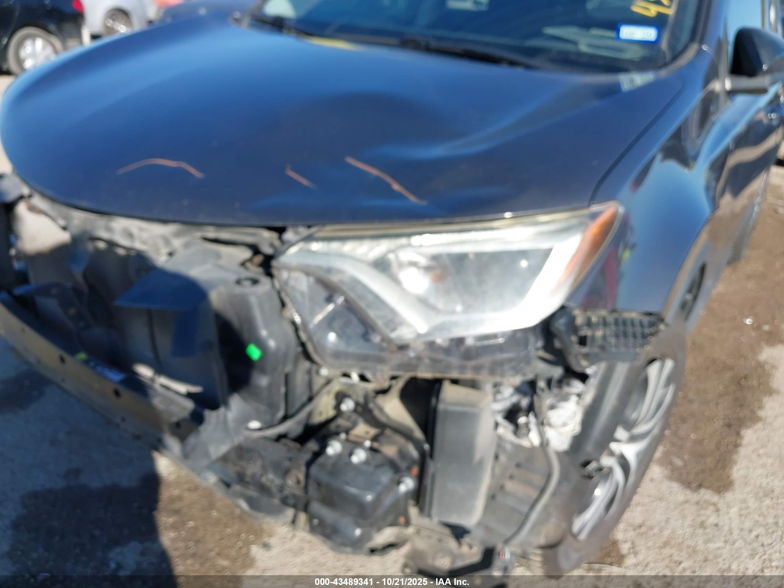TOYOTA RAV4 image 6
