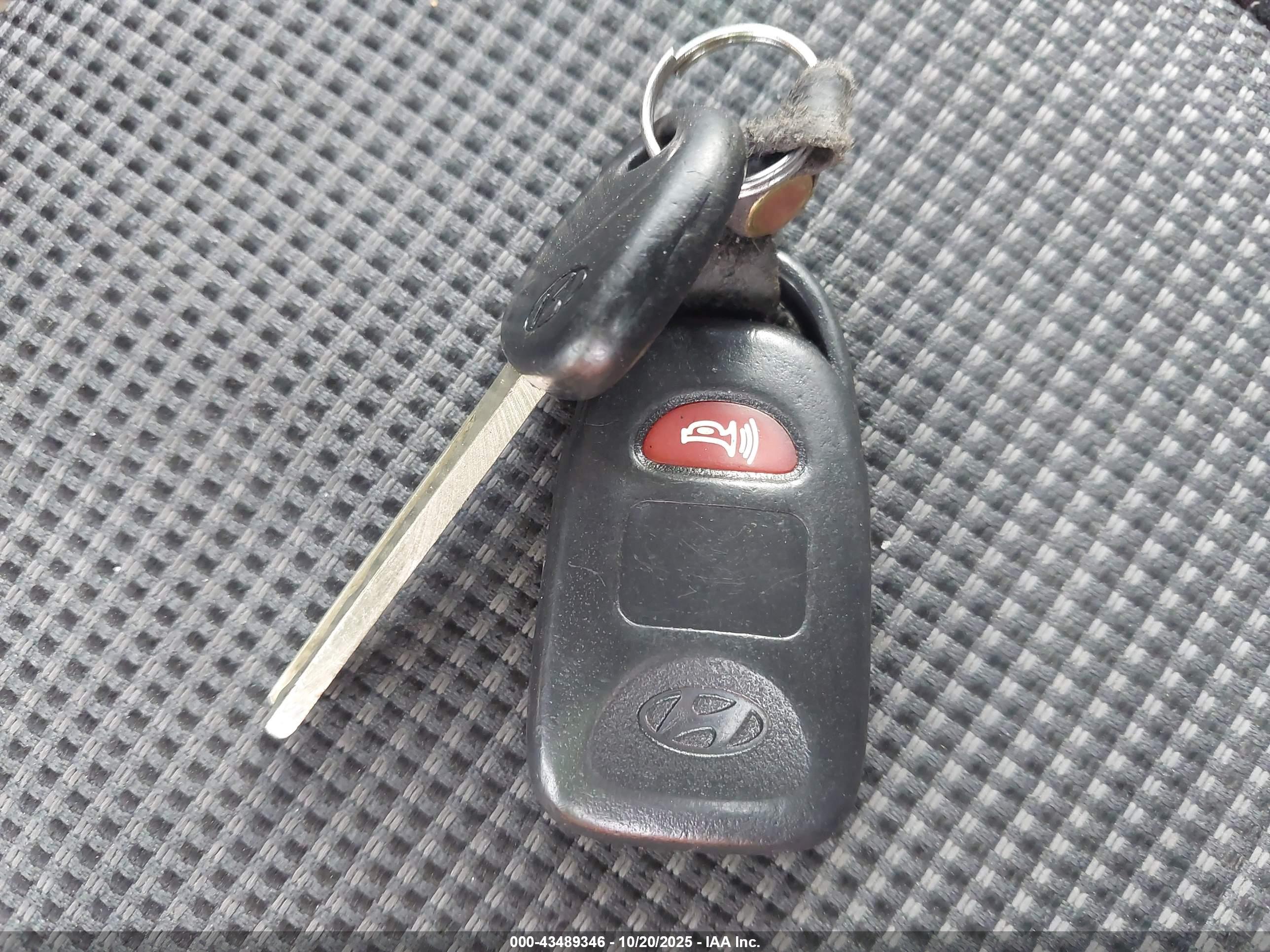 HYUNDAI ELANTRA image 11