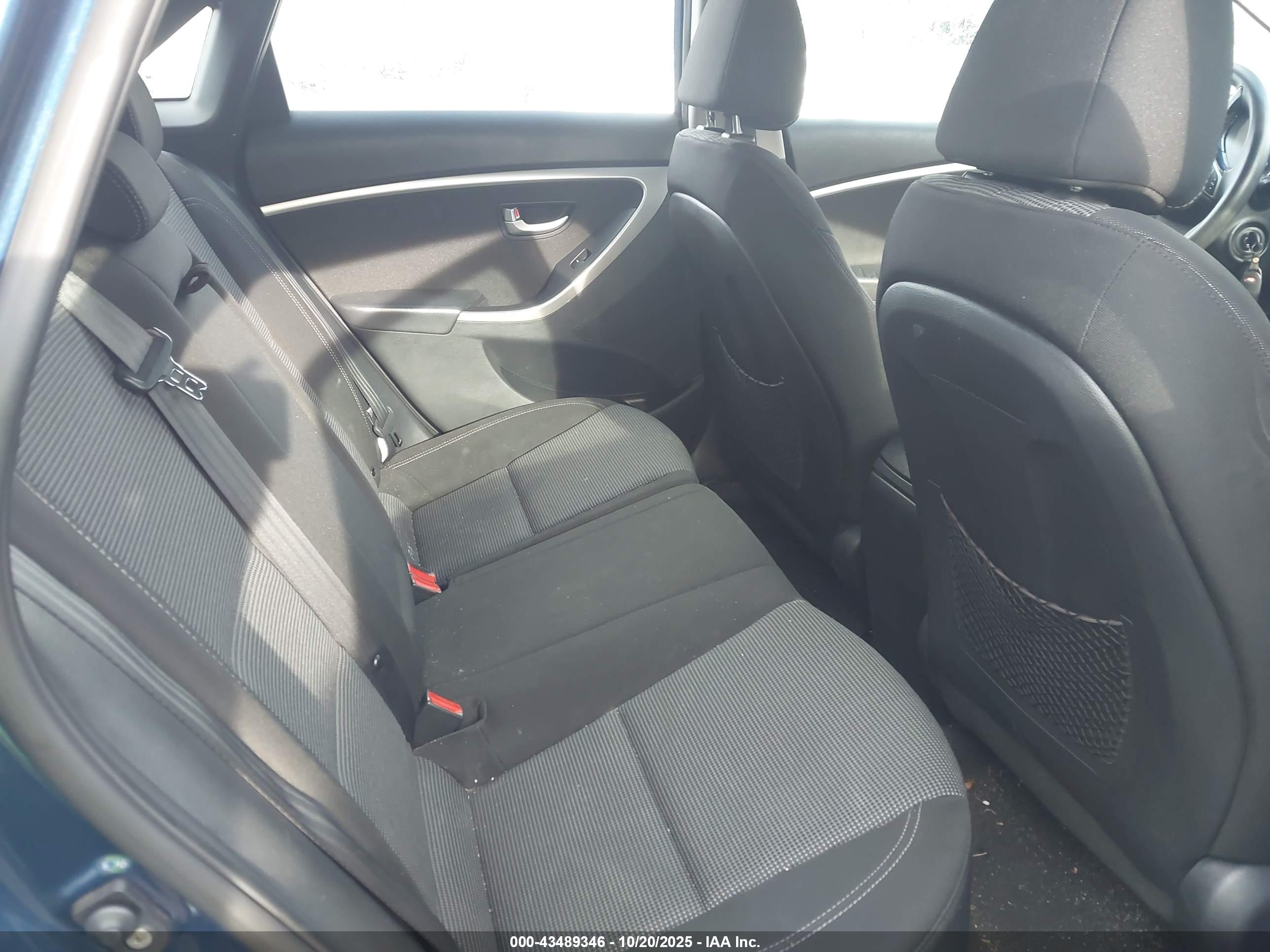 HYUNDAI ELANTRA image 8