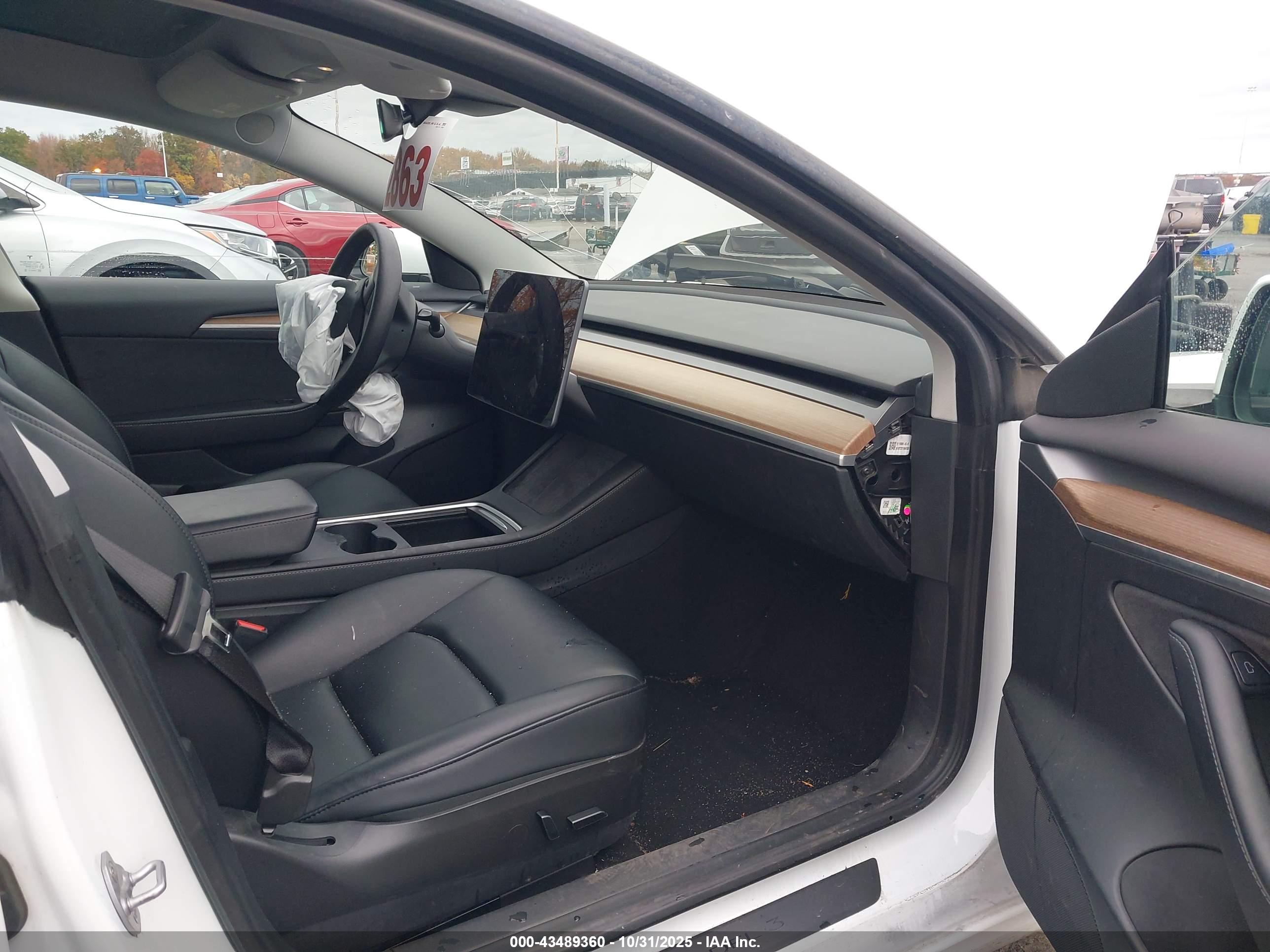TESLA MODEL image 5