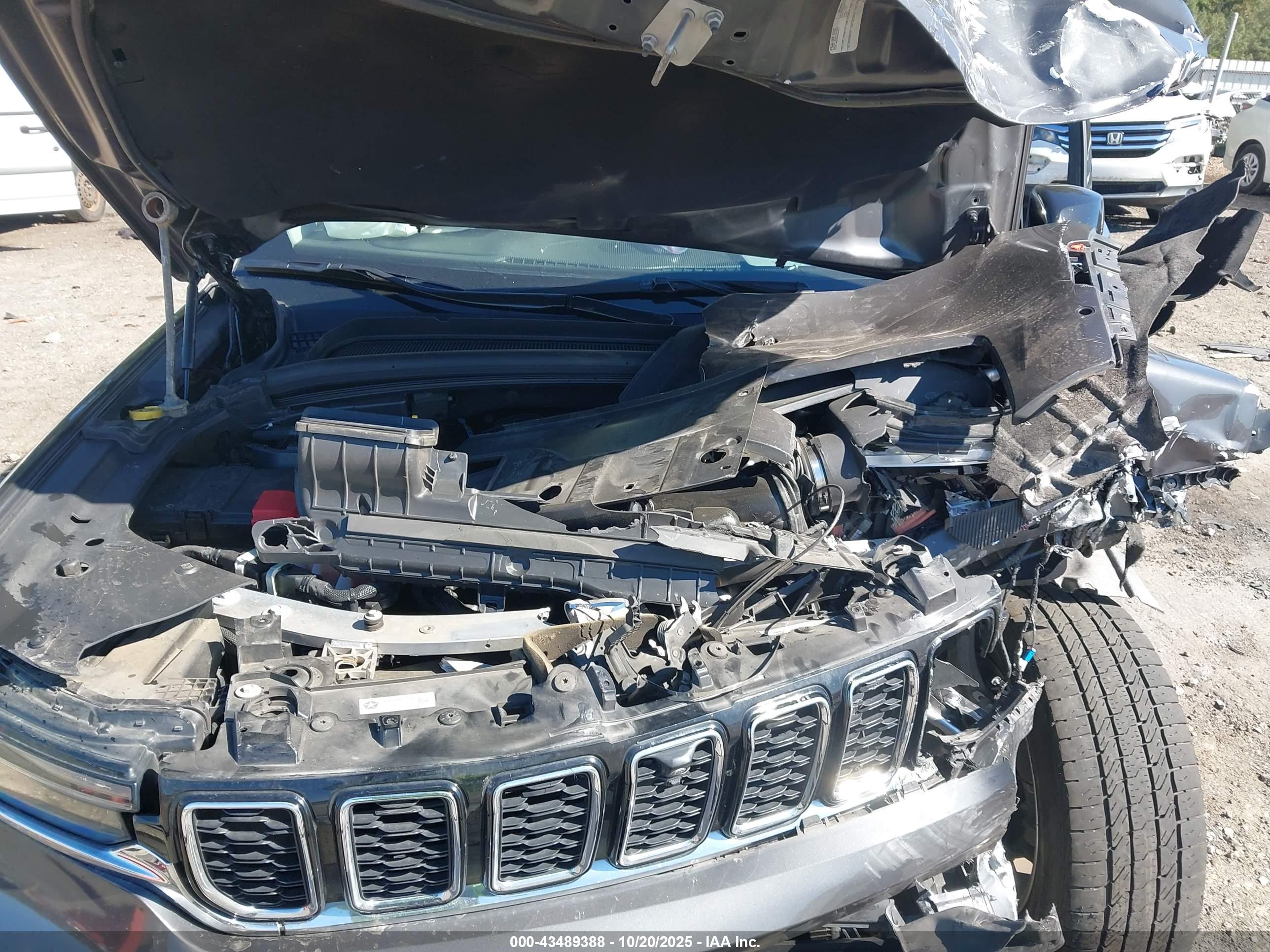 JEEP GRAND image 10