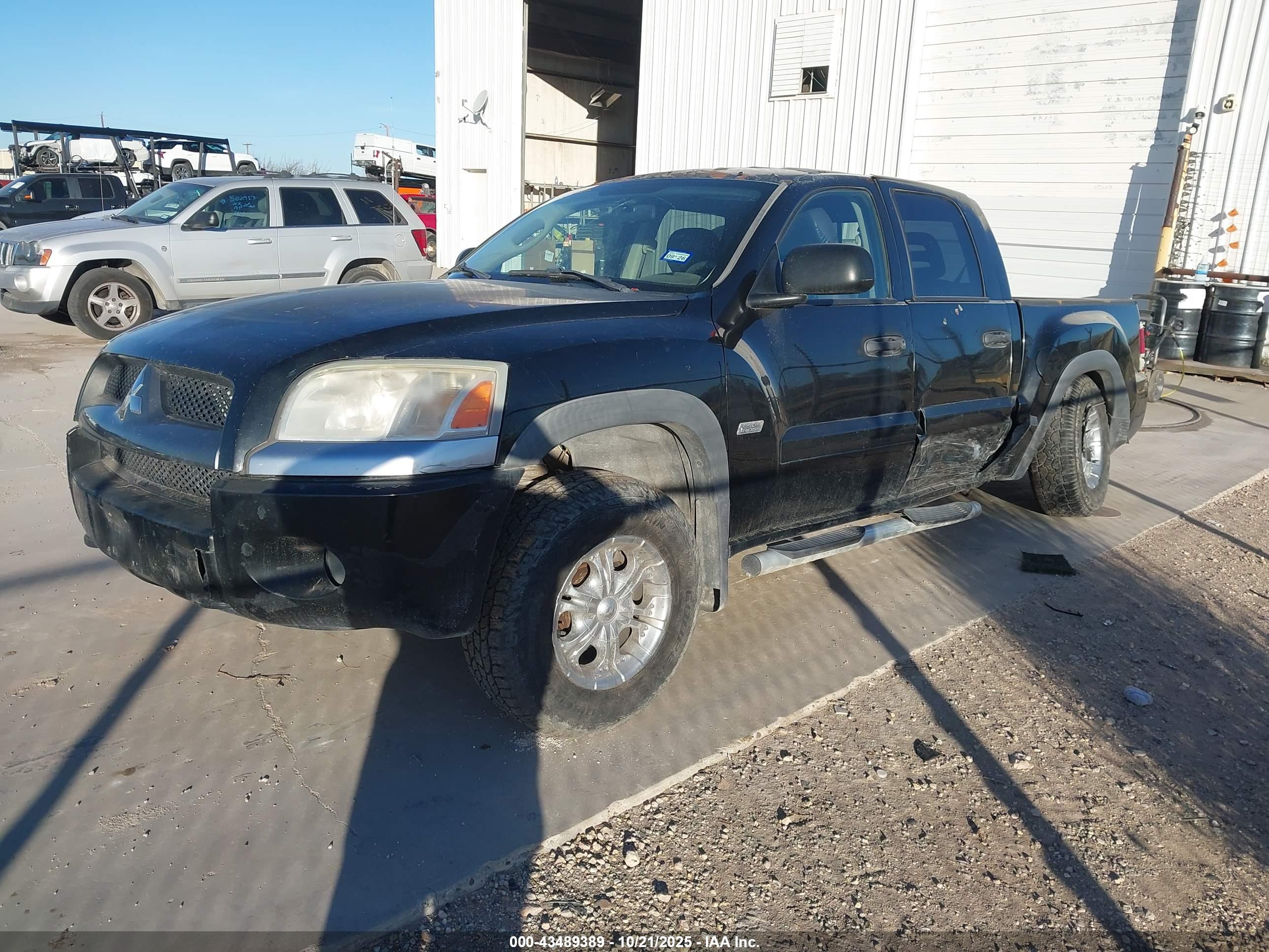 MITSUBISHI RAIDER image 2
