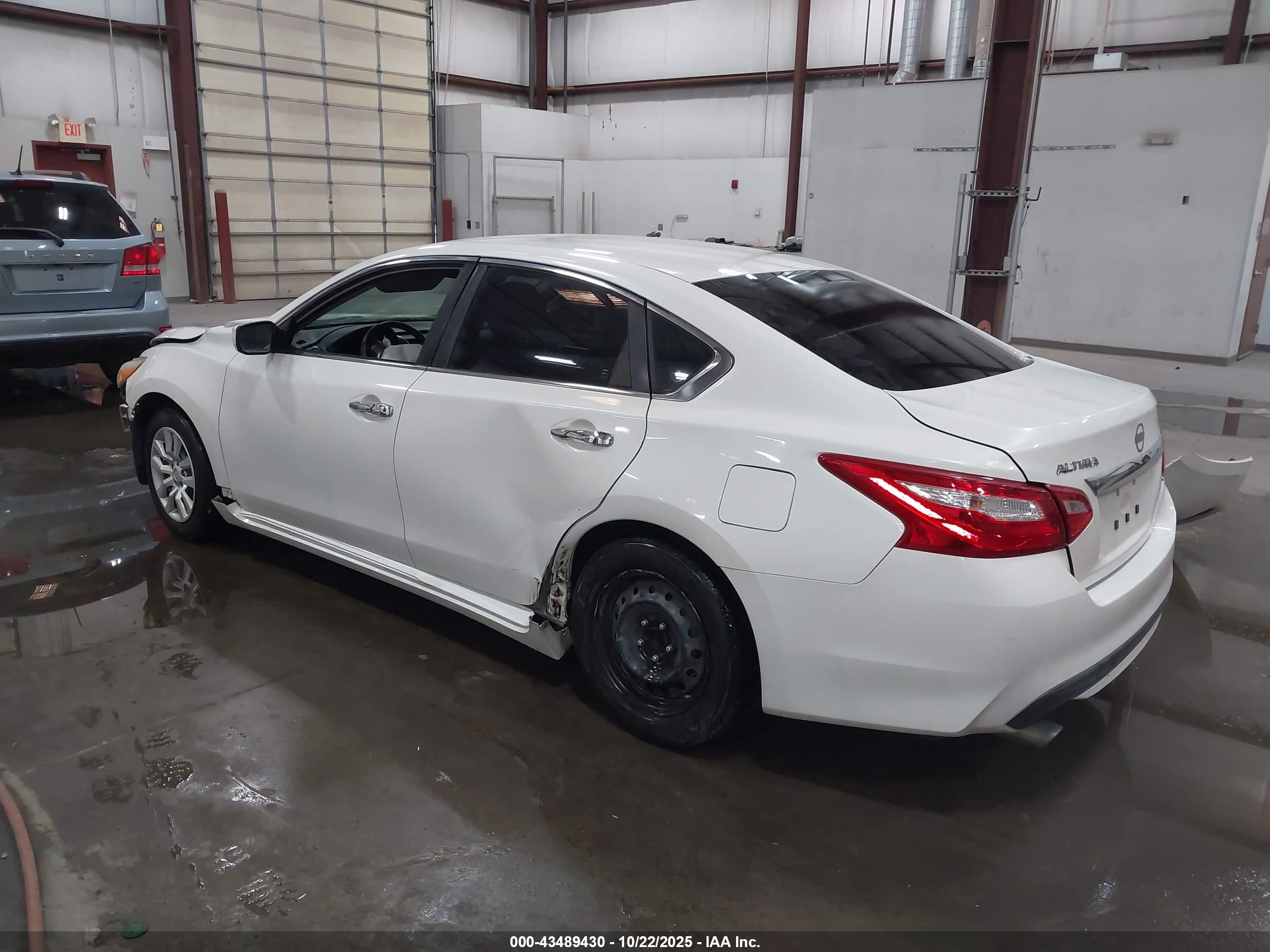 NISSAN ALTIMA image 3