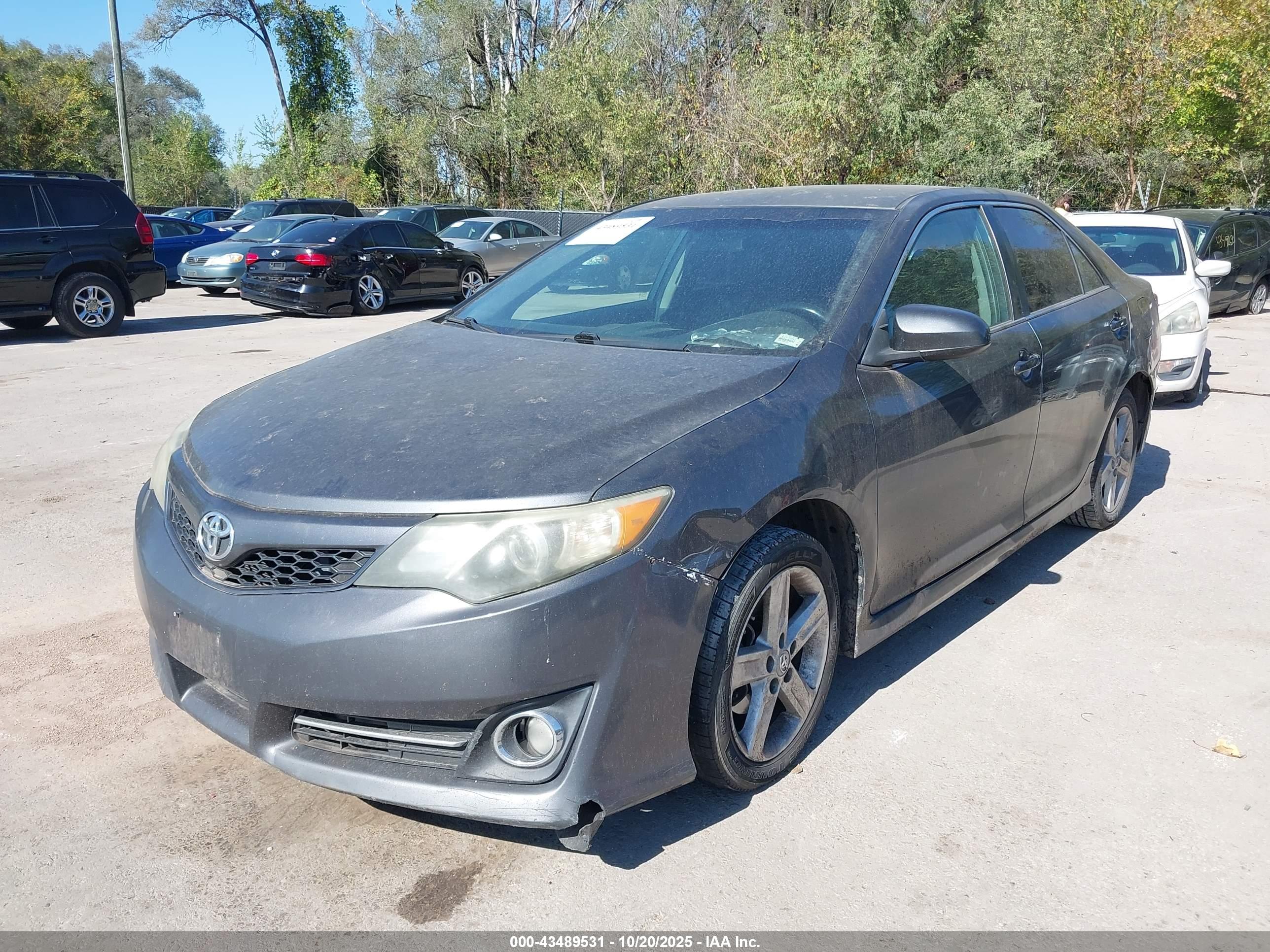 TOYOTA CAMRY image 2