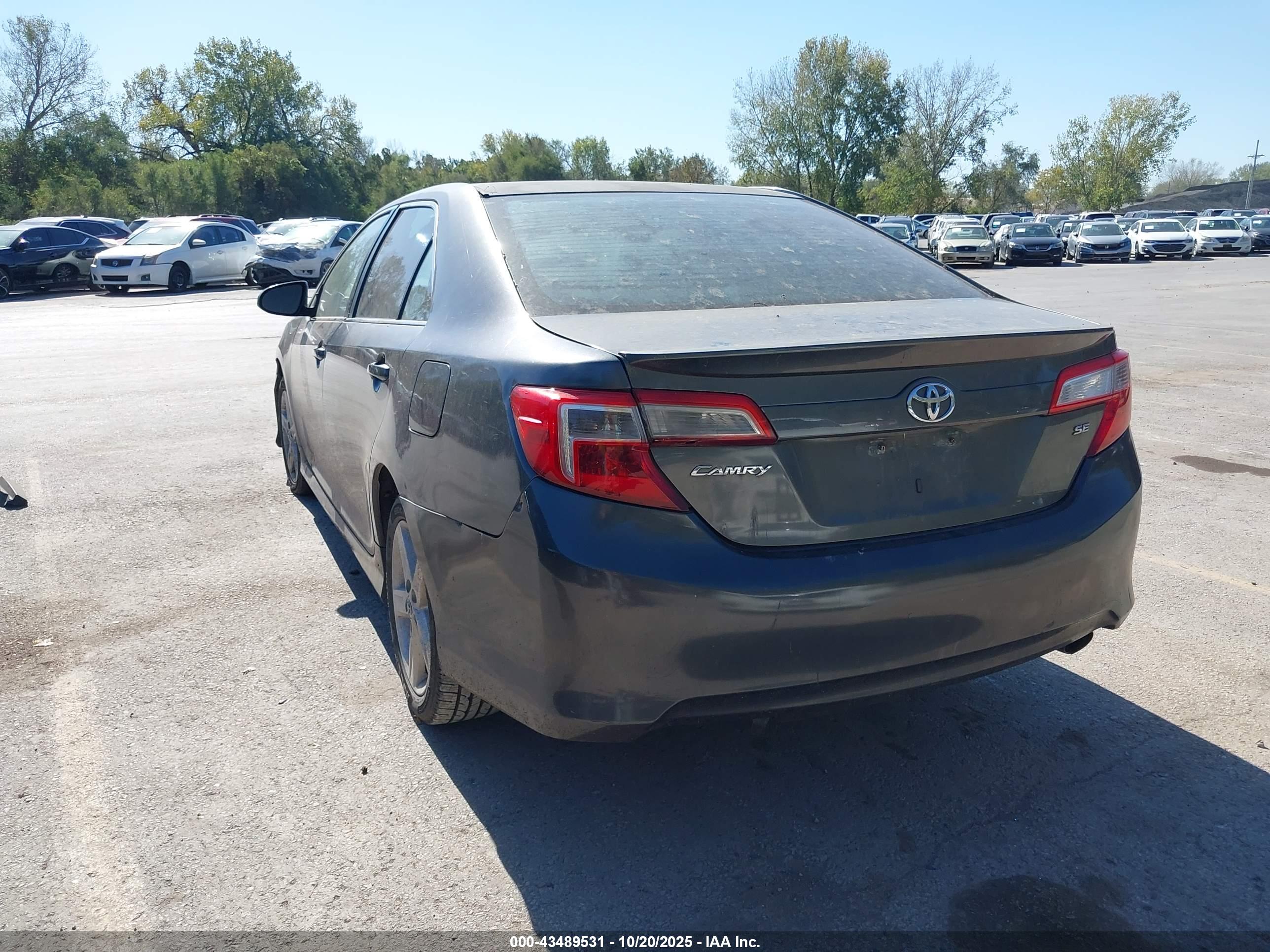 TOYOTA CAMRY image 3