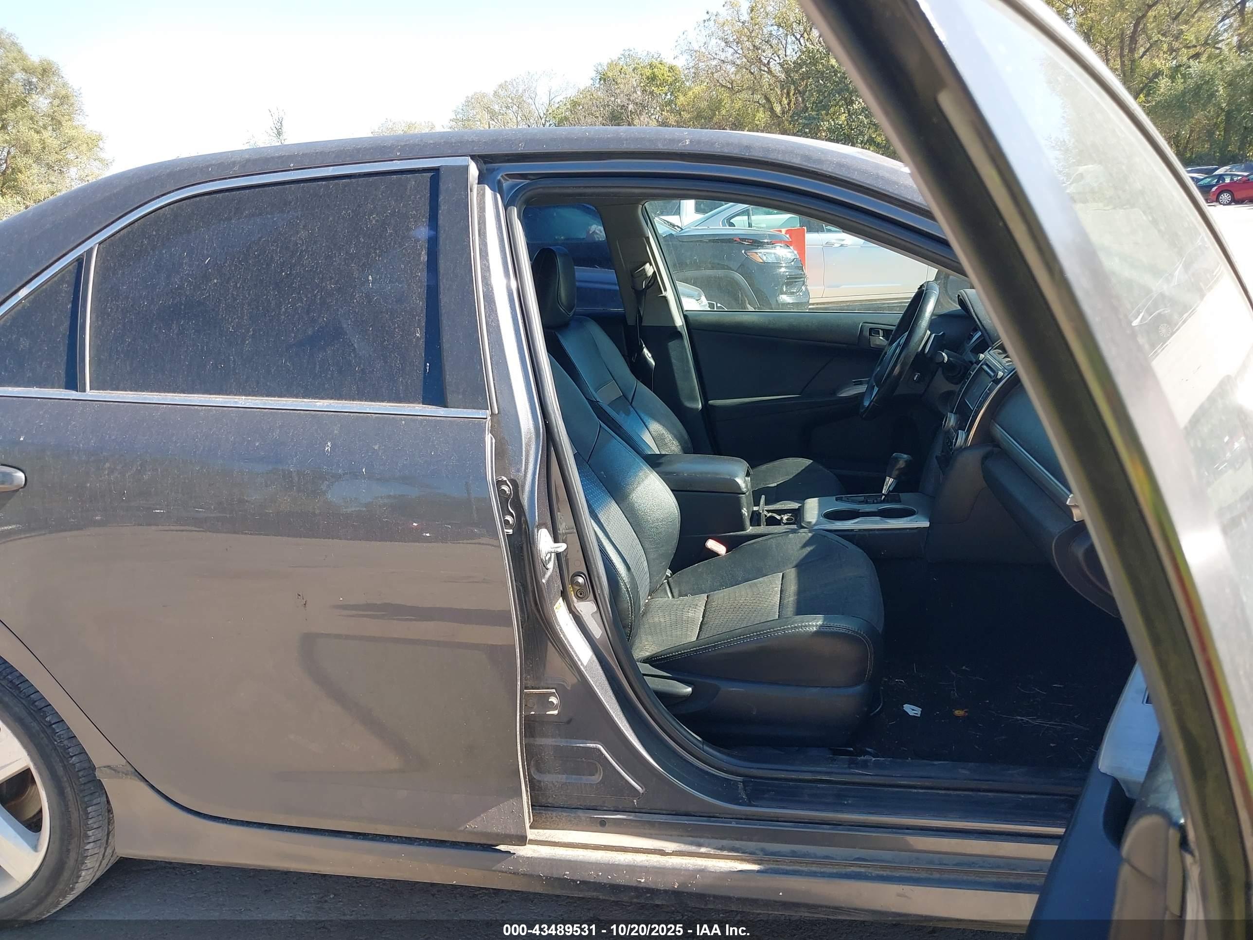 TOYOTA CAMRY image 5