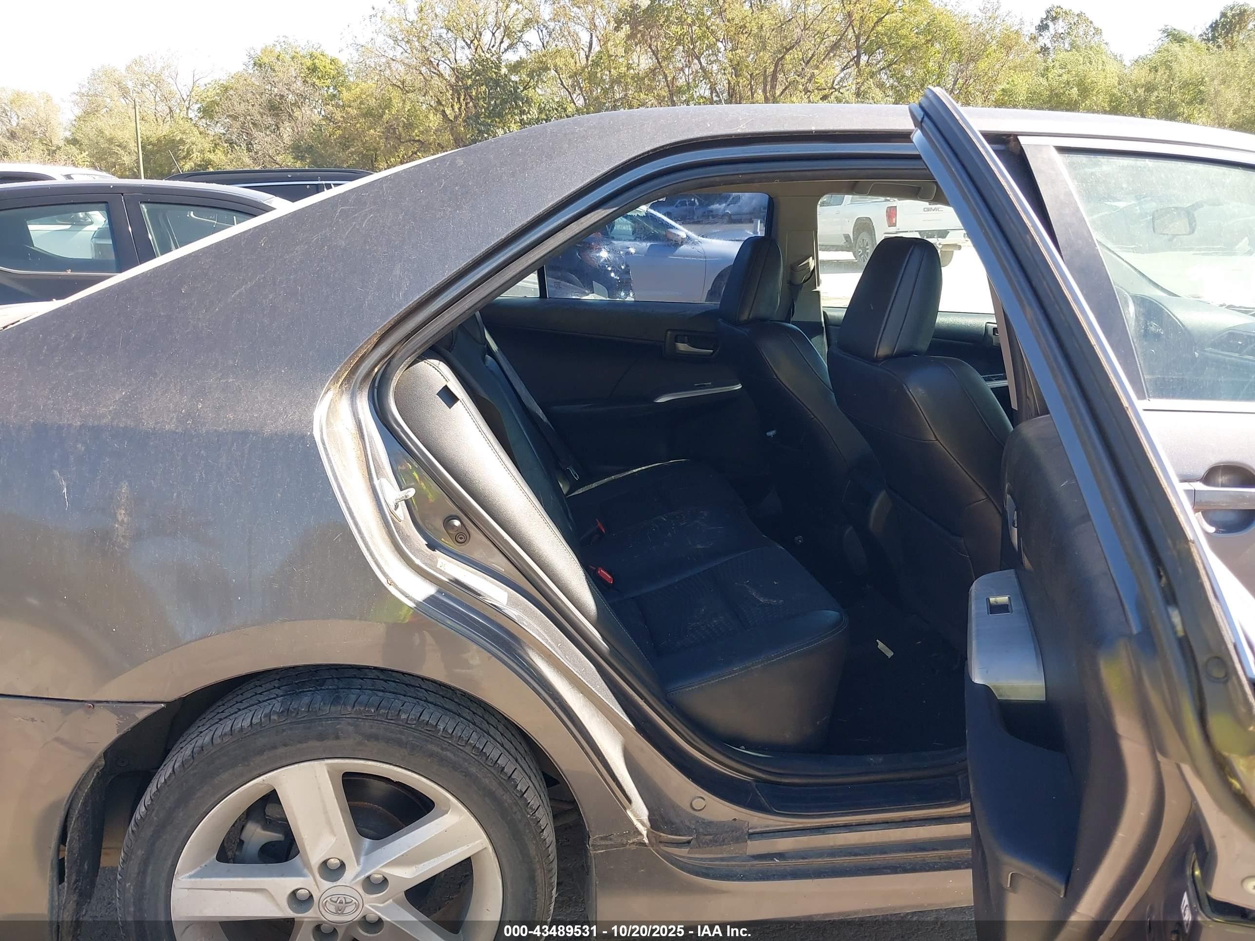 TOYOTA CAMRY image 8