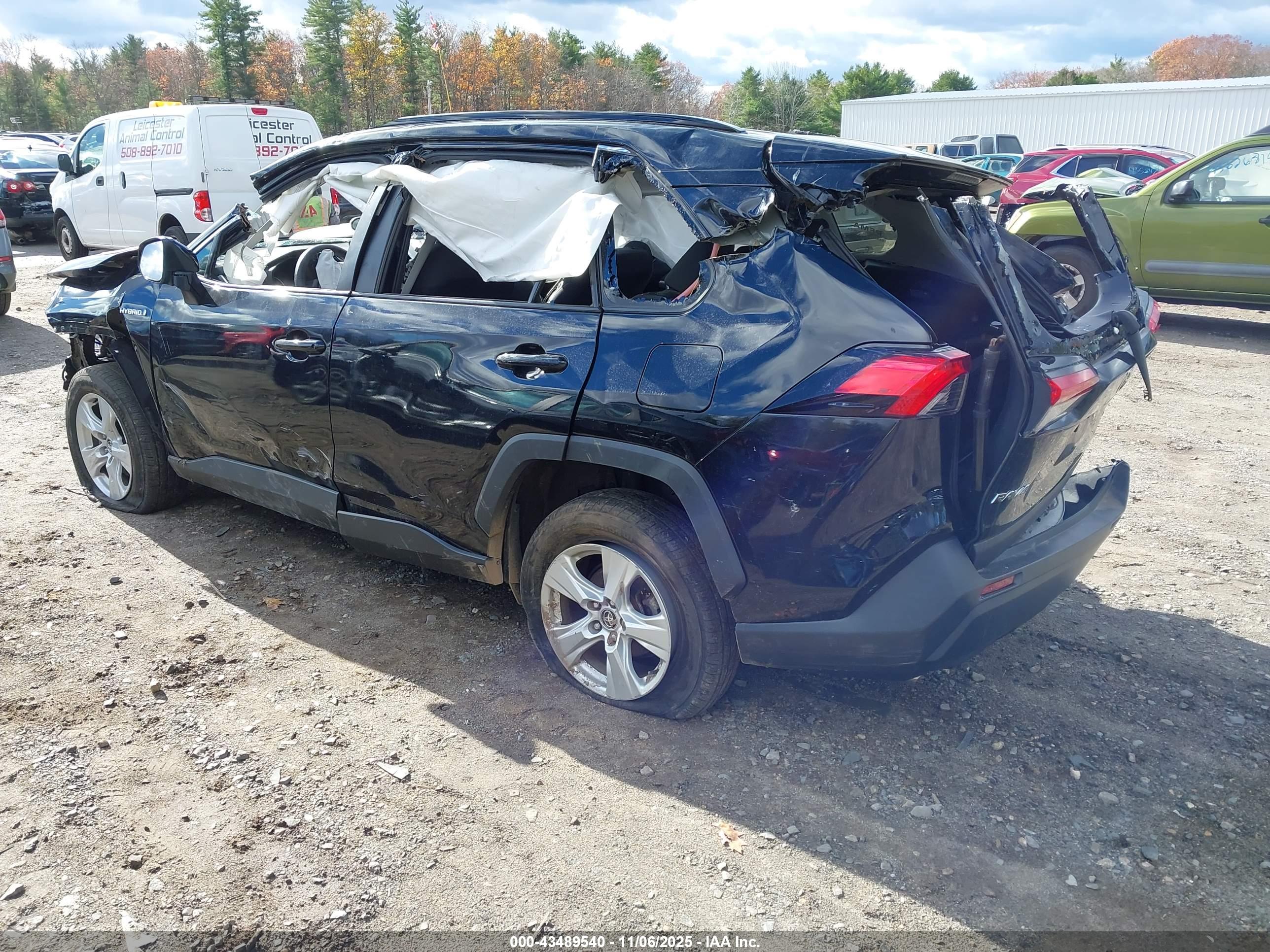 TOYOTA RAV4 image 3