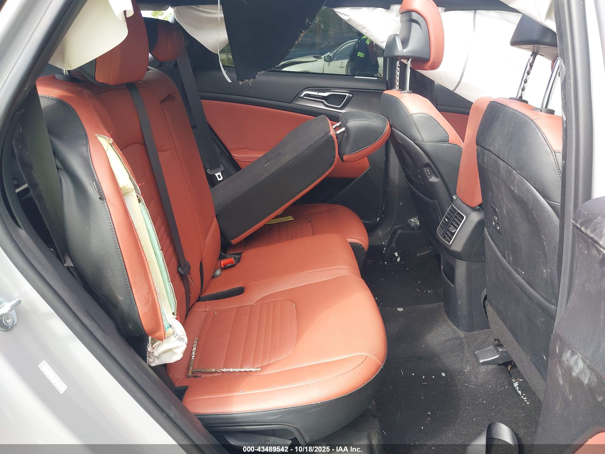 KIA SPORTAGE image 8