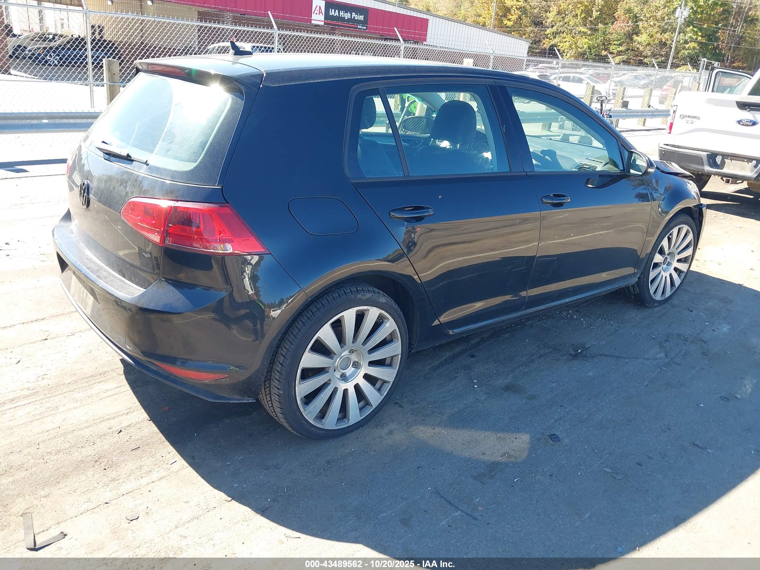 VOLKSWAGEN GOLF image 4