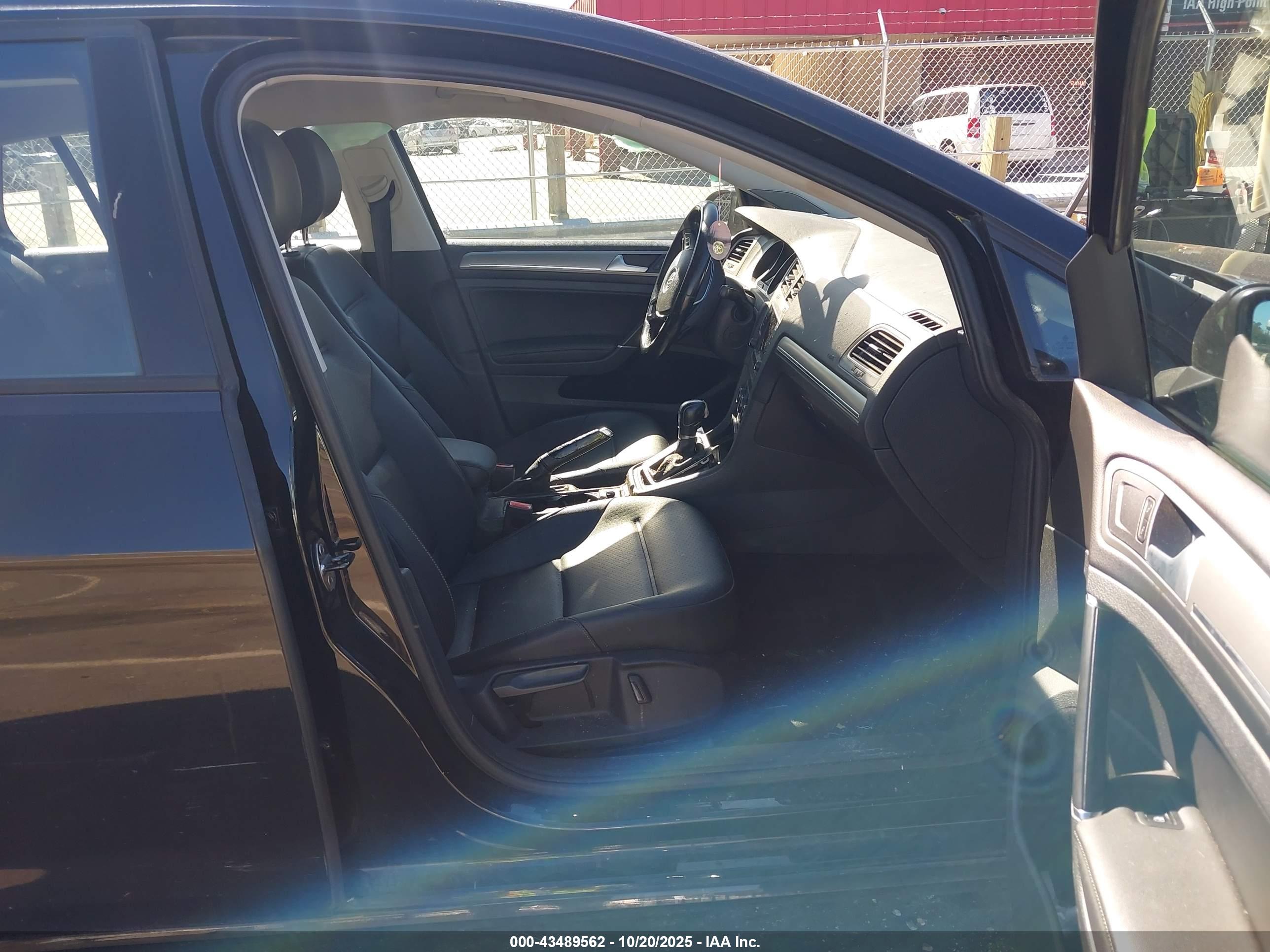 VOLKSWAGEN GOLF image 5