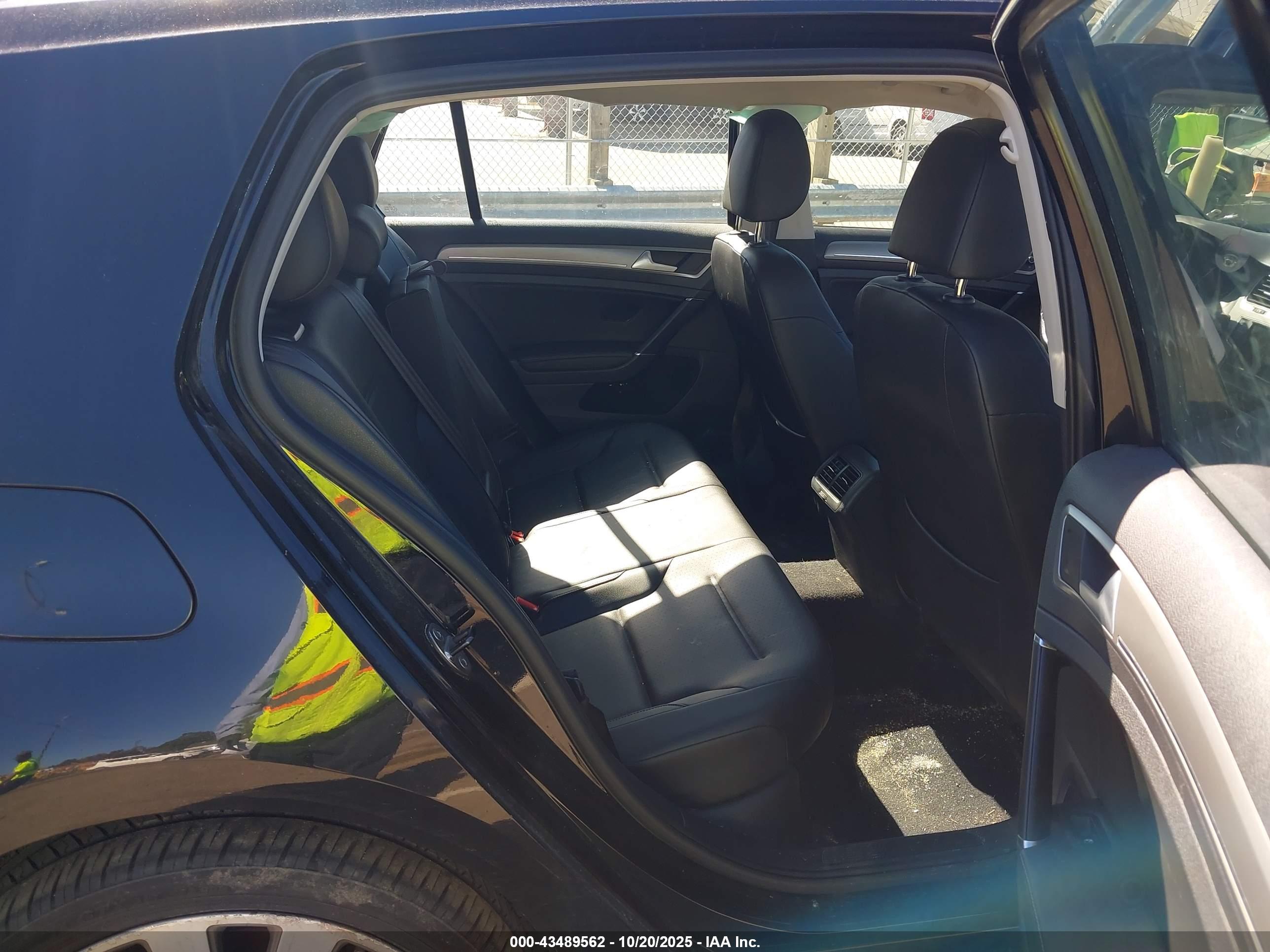 VOLKSWAGEN GOLF image 8