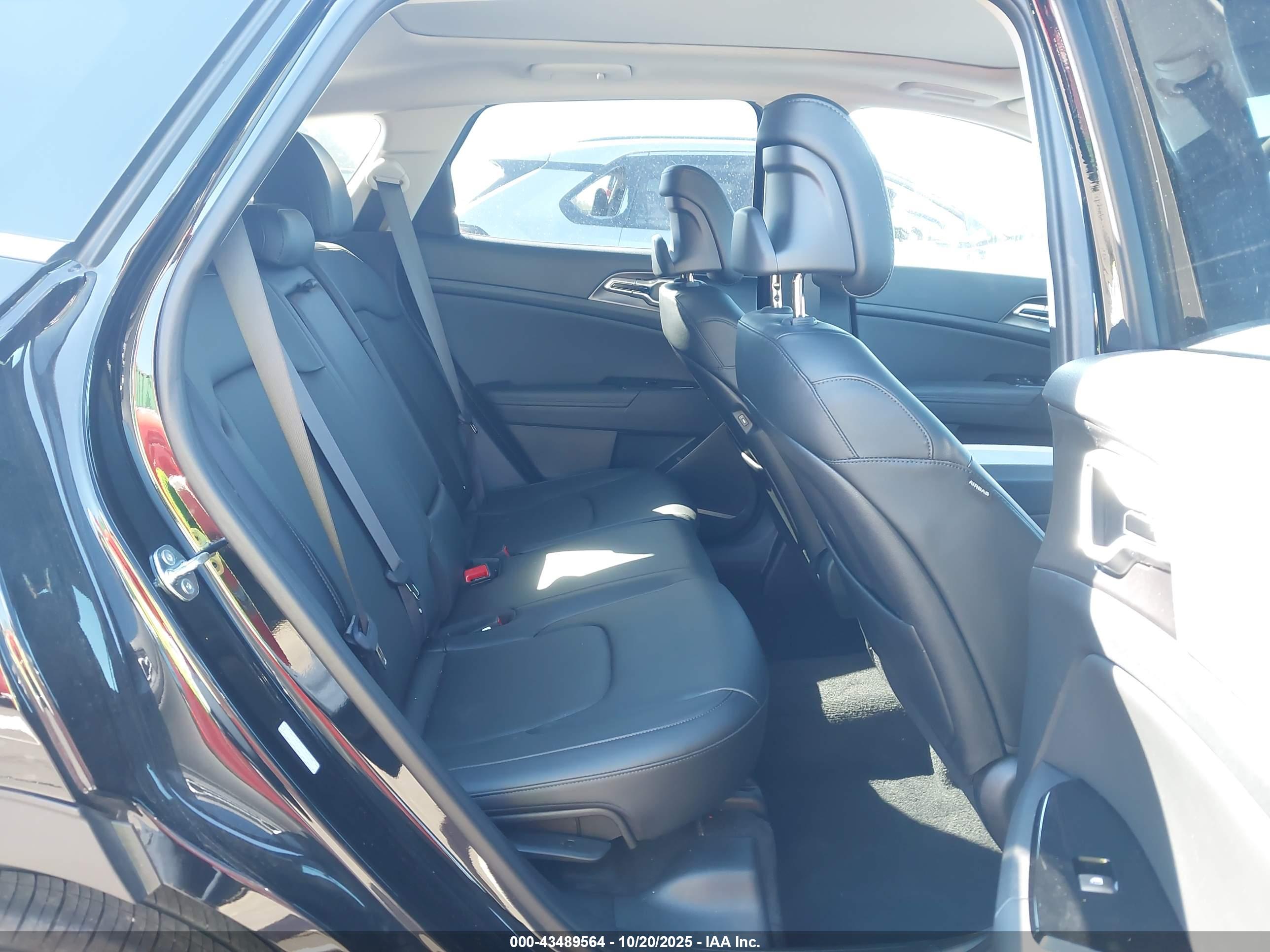 KIA SPORTAGE image 8