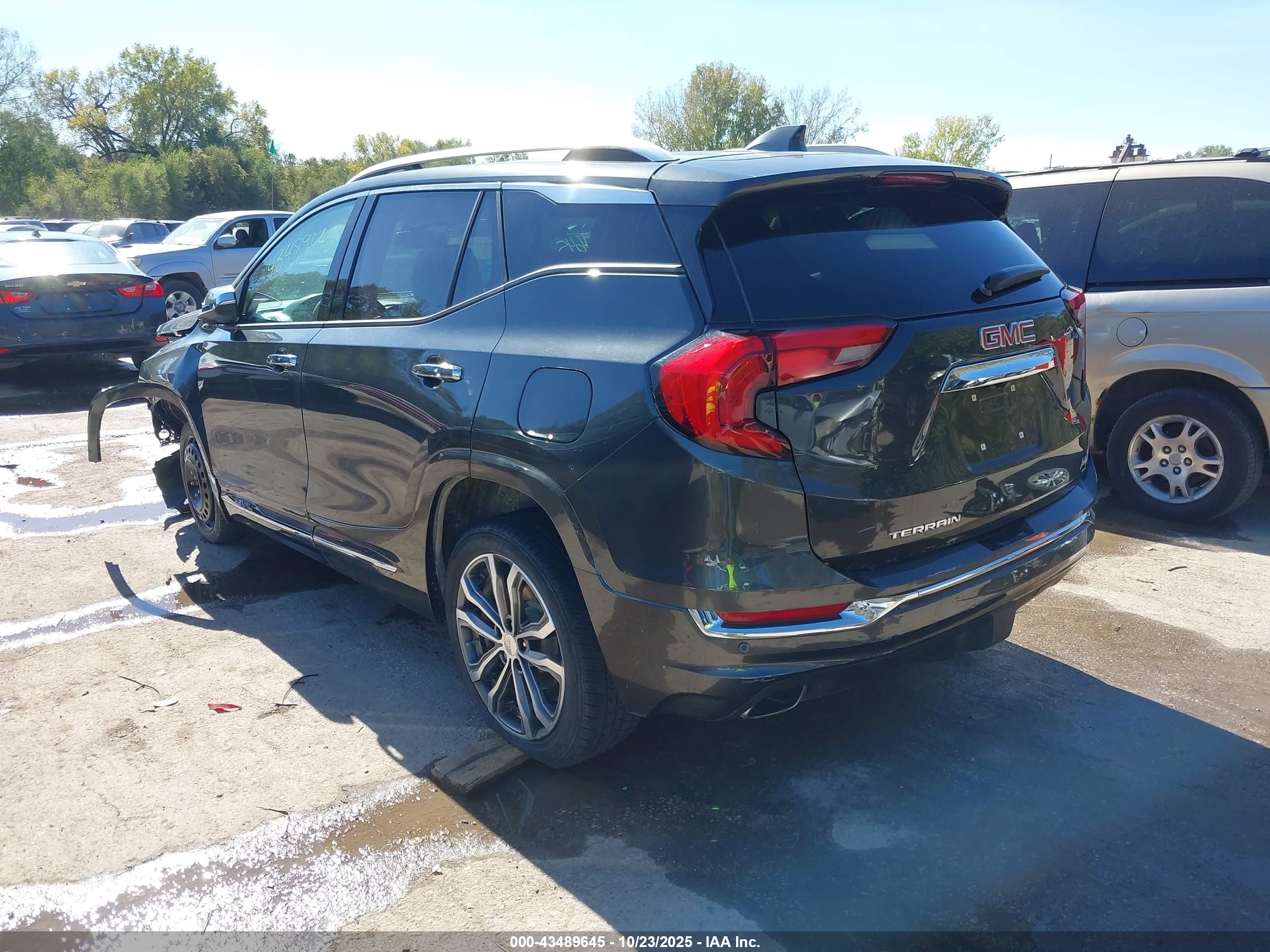 GMC TERRAIN image 3