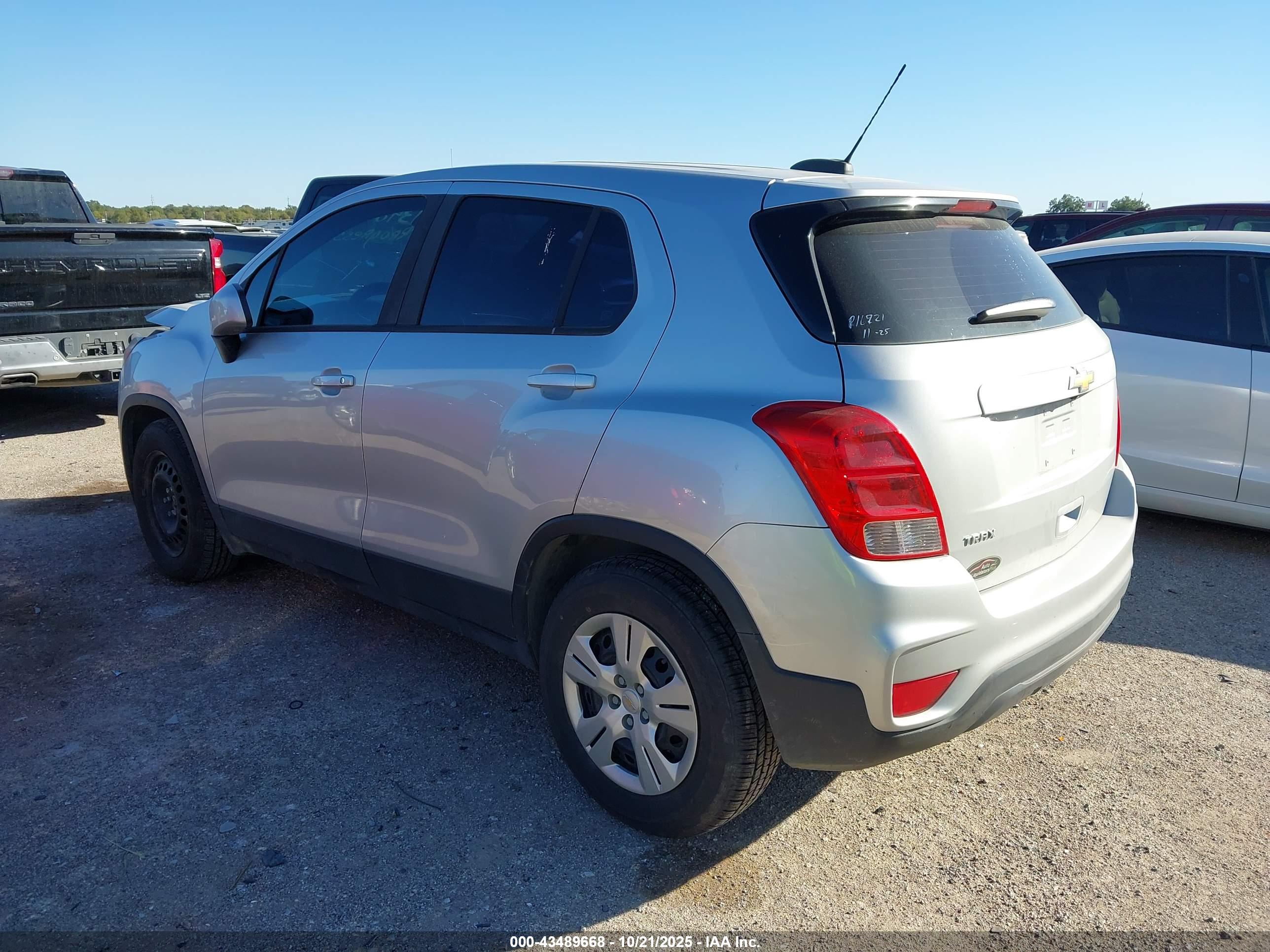 CHEVROLET TRAX image 3