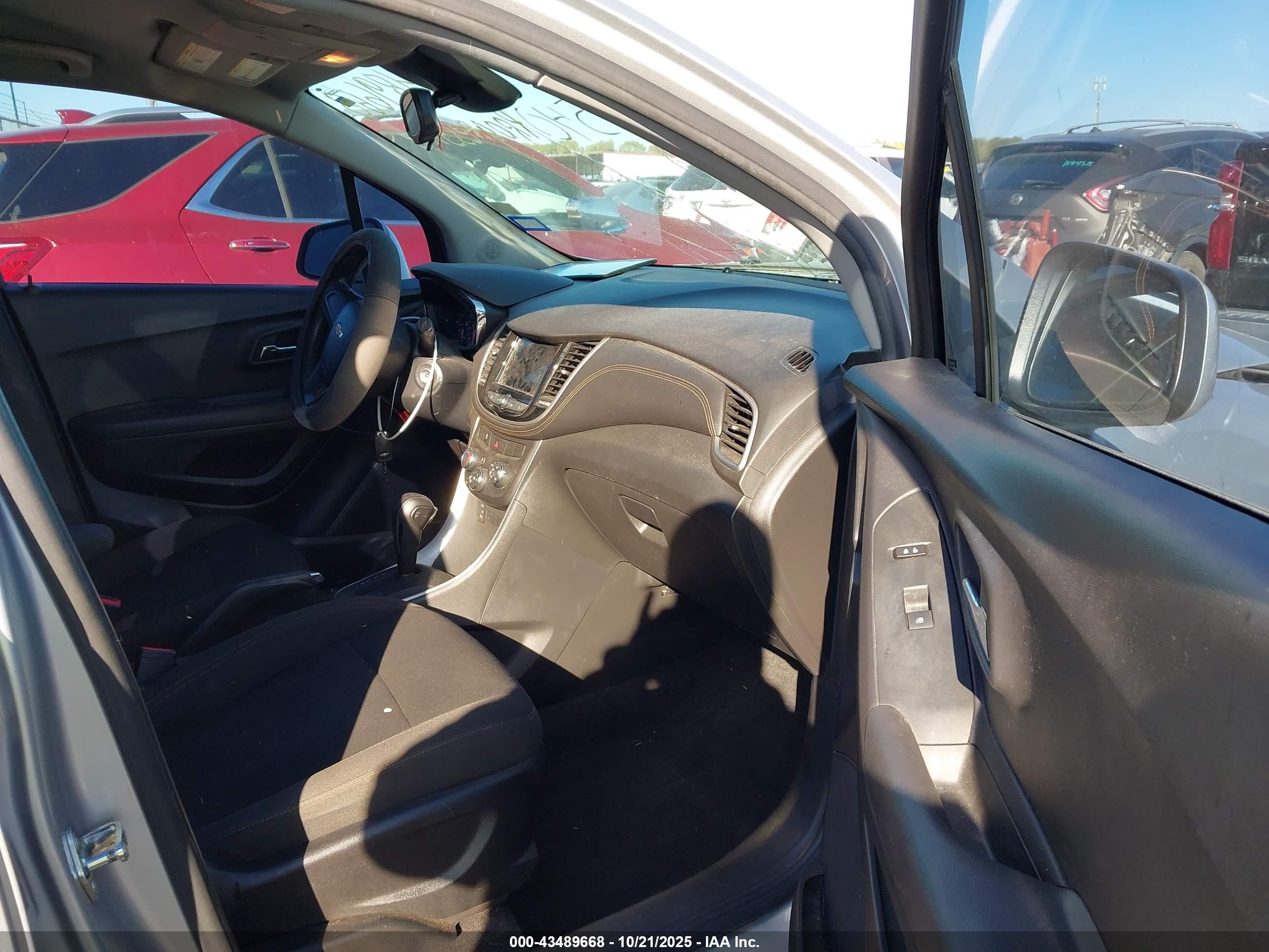 CHEVROLET TRAX image 5