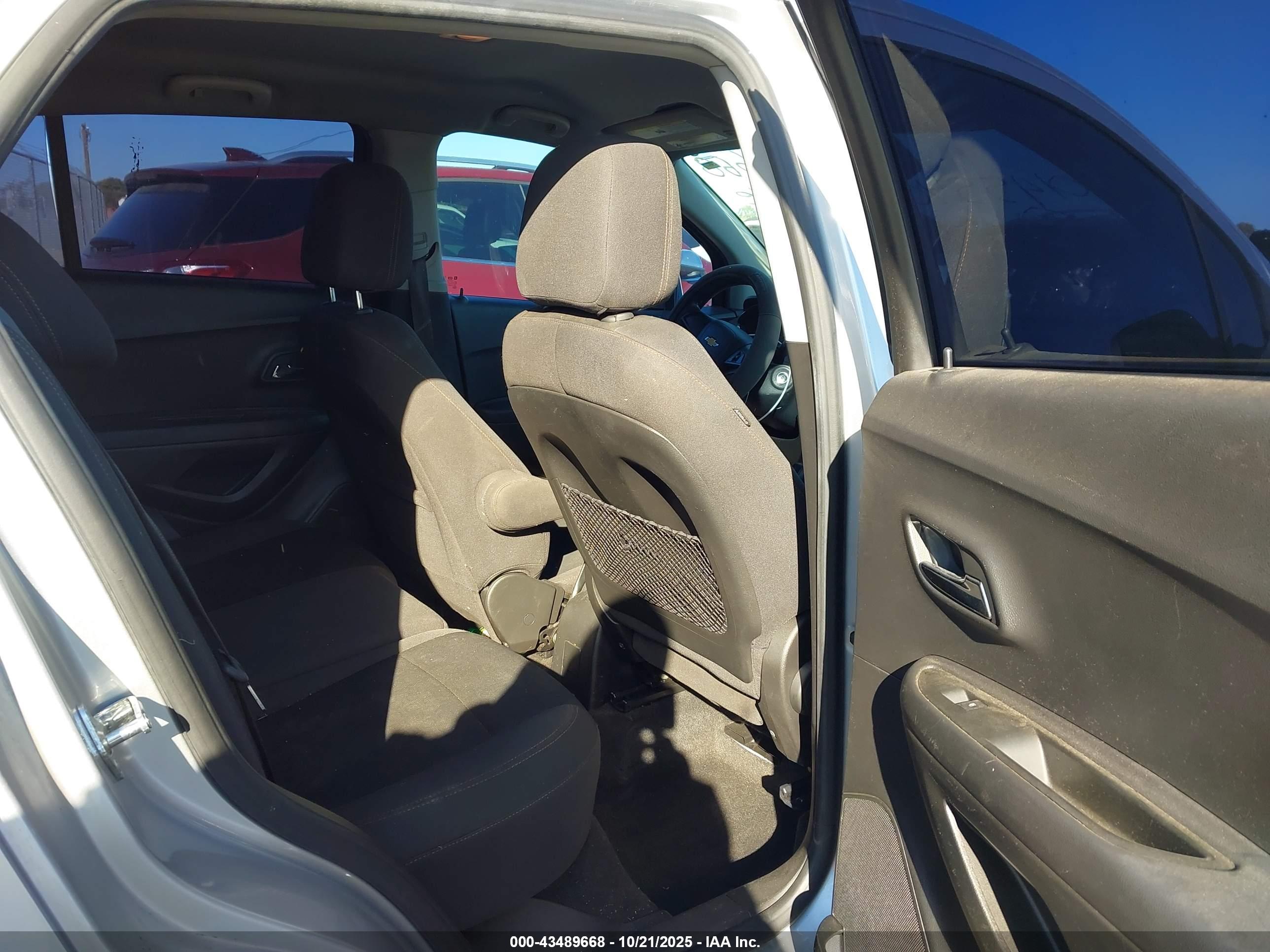 CHEVROLET TRAX image 8