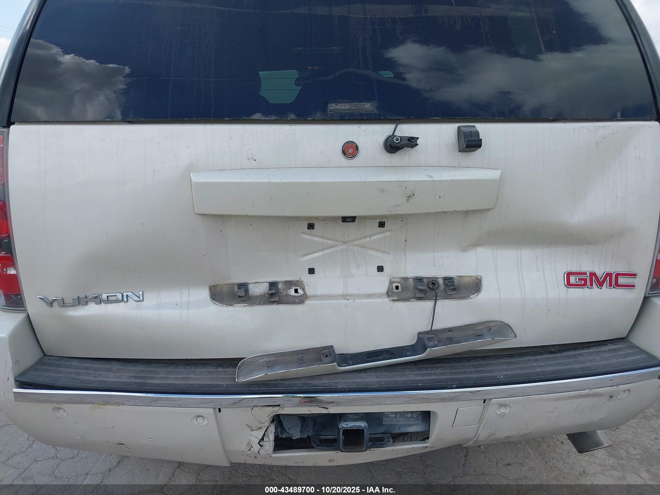 GMC YUKON image 6