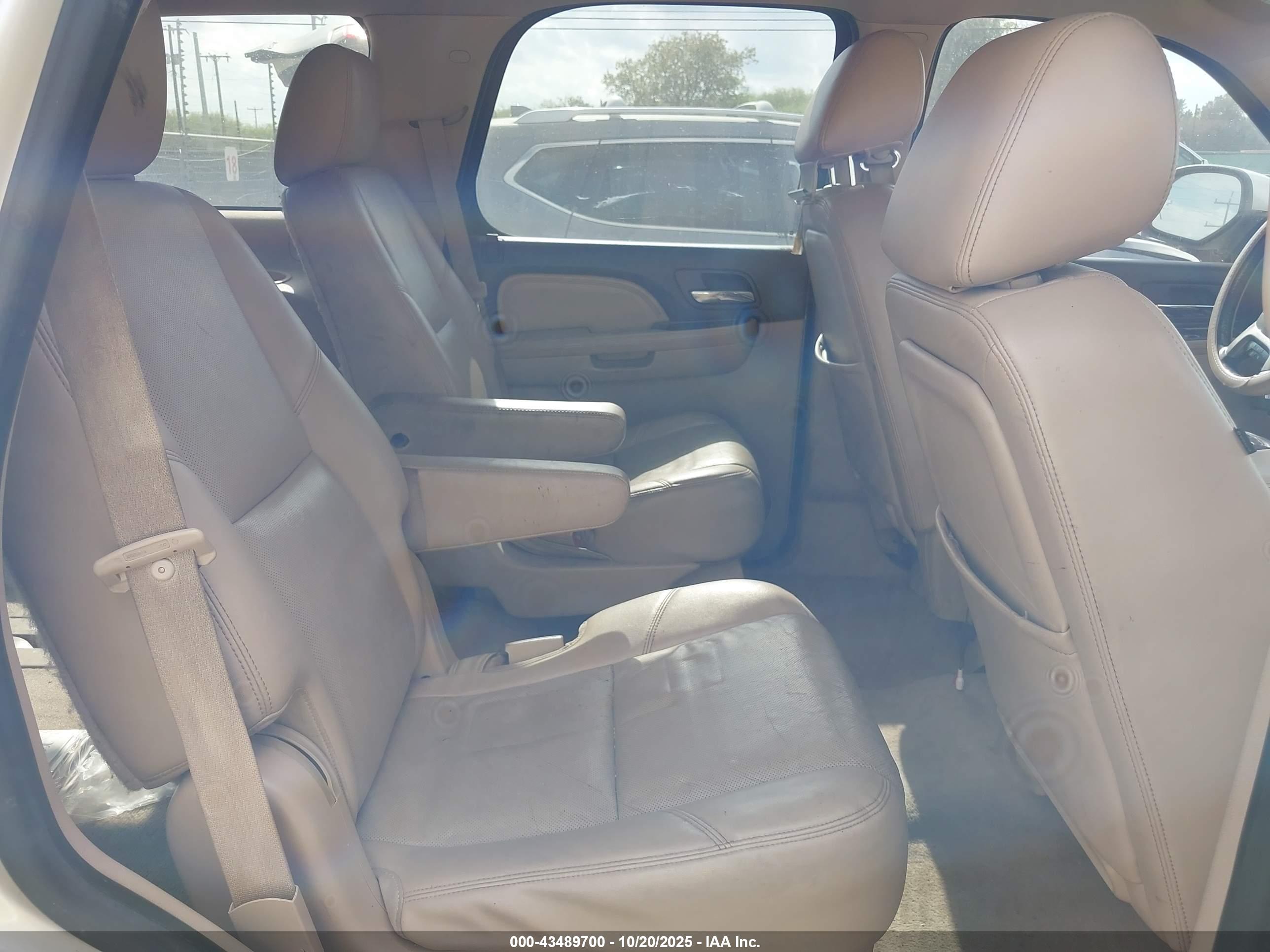 GMC YUKON image 8
