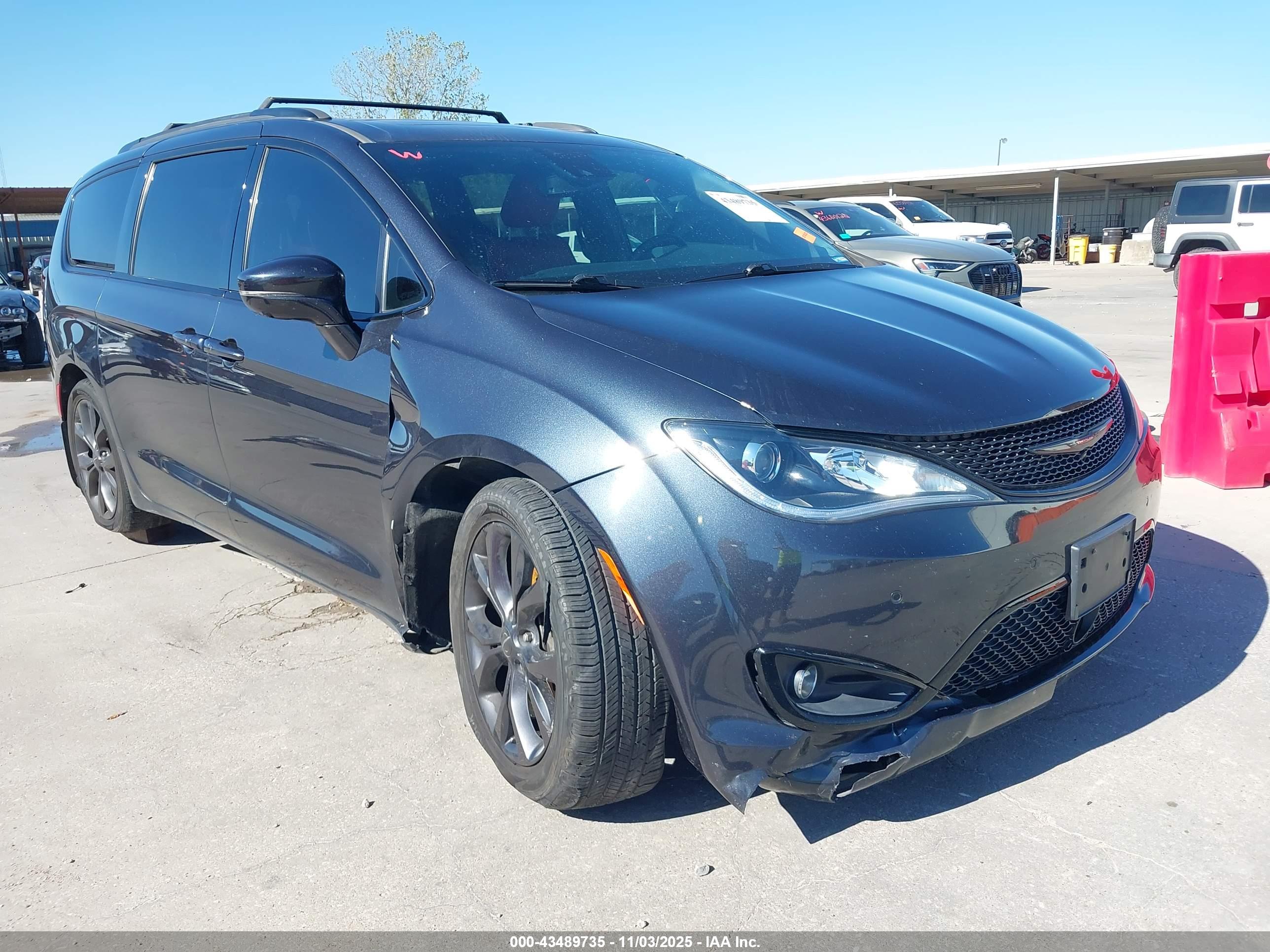 CHRYSLER PACIFICA image 6