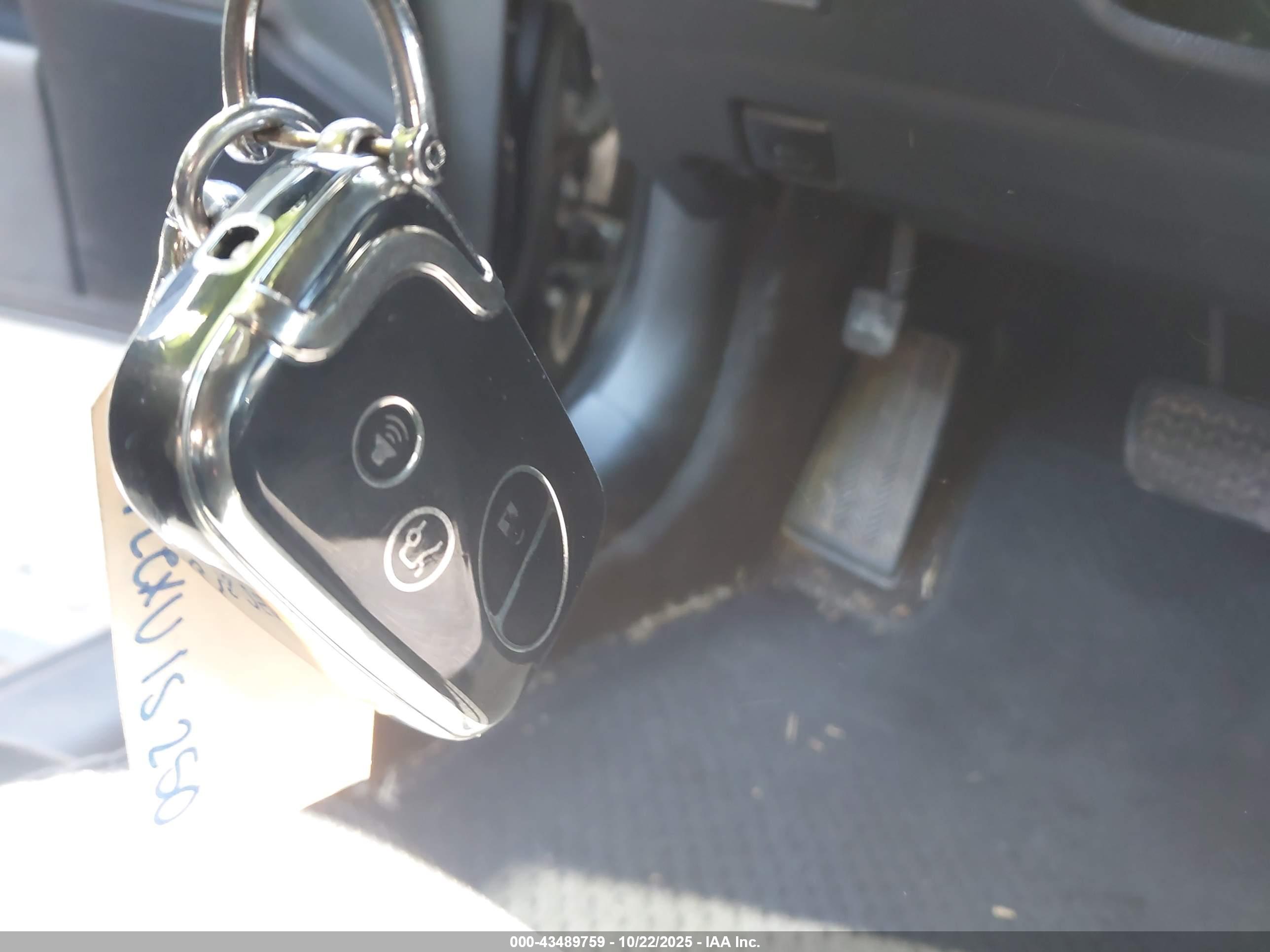 LEXUS IS image 11