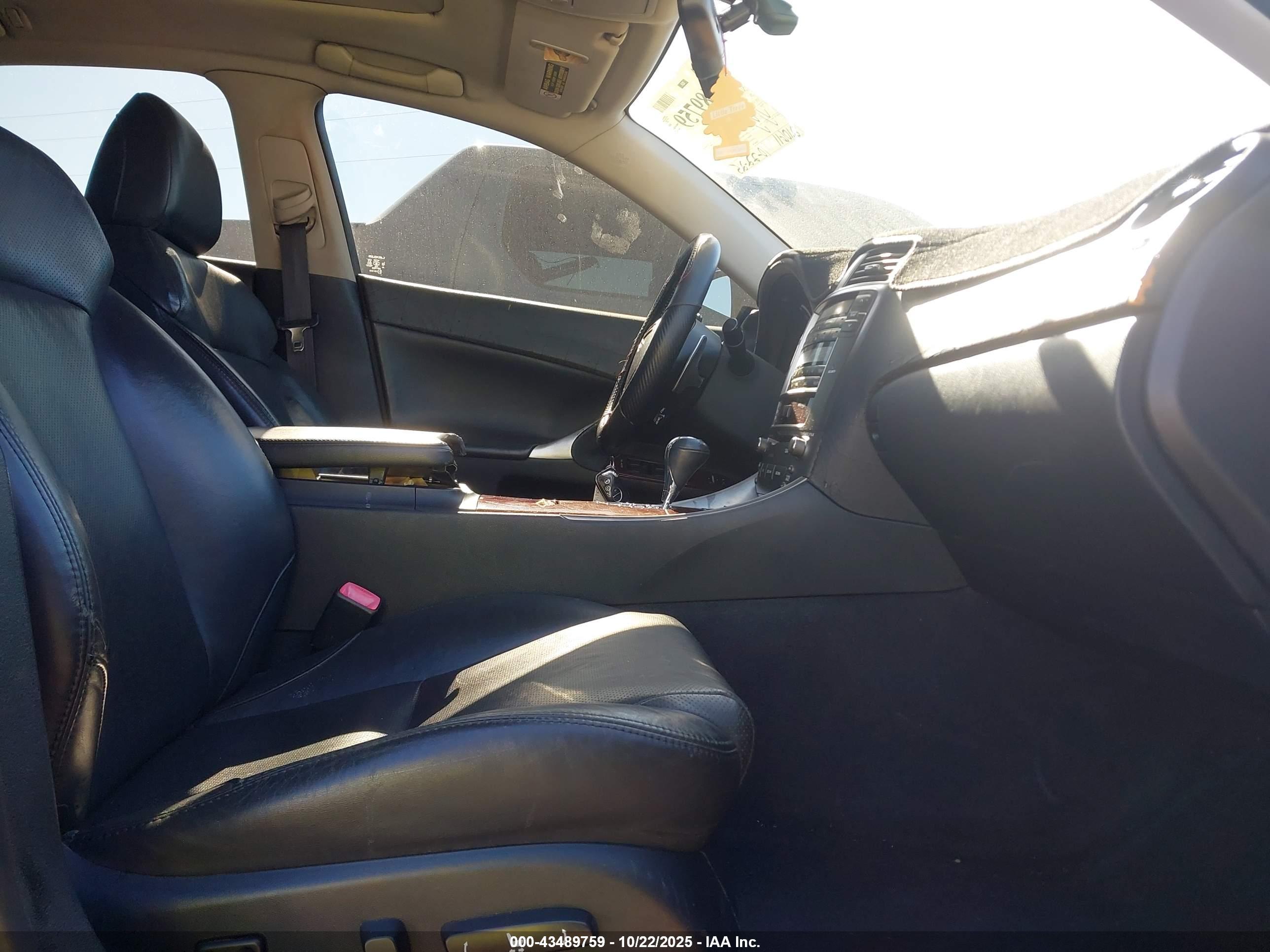 LEXUS IS image 5