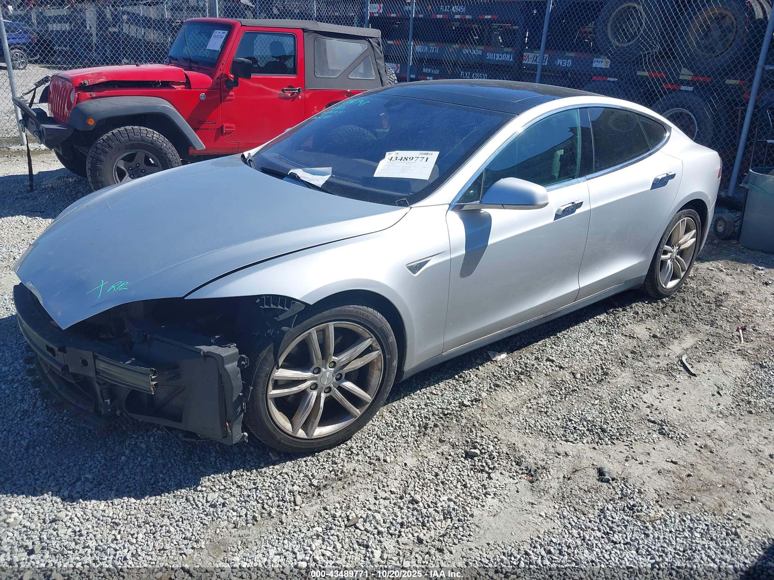 TESLA MODEL image 2