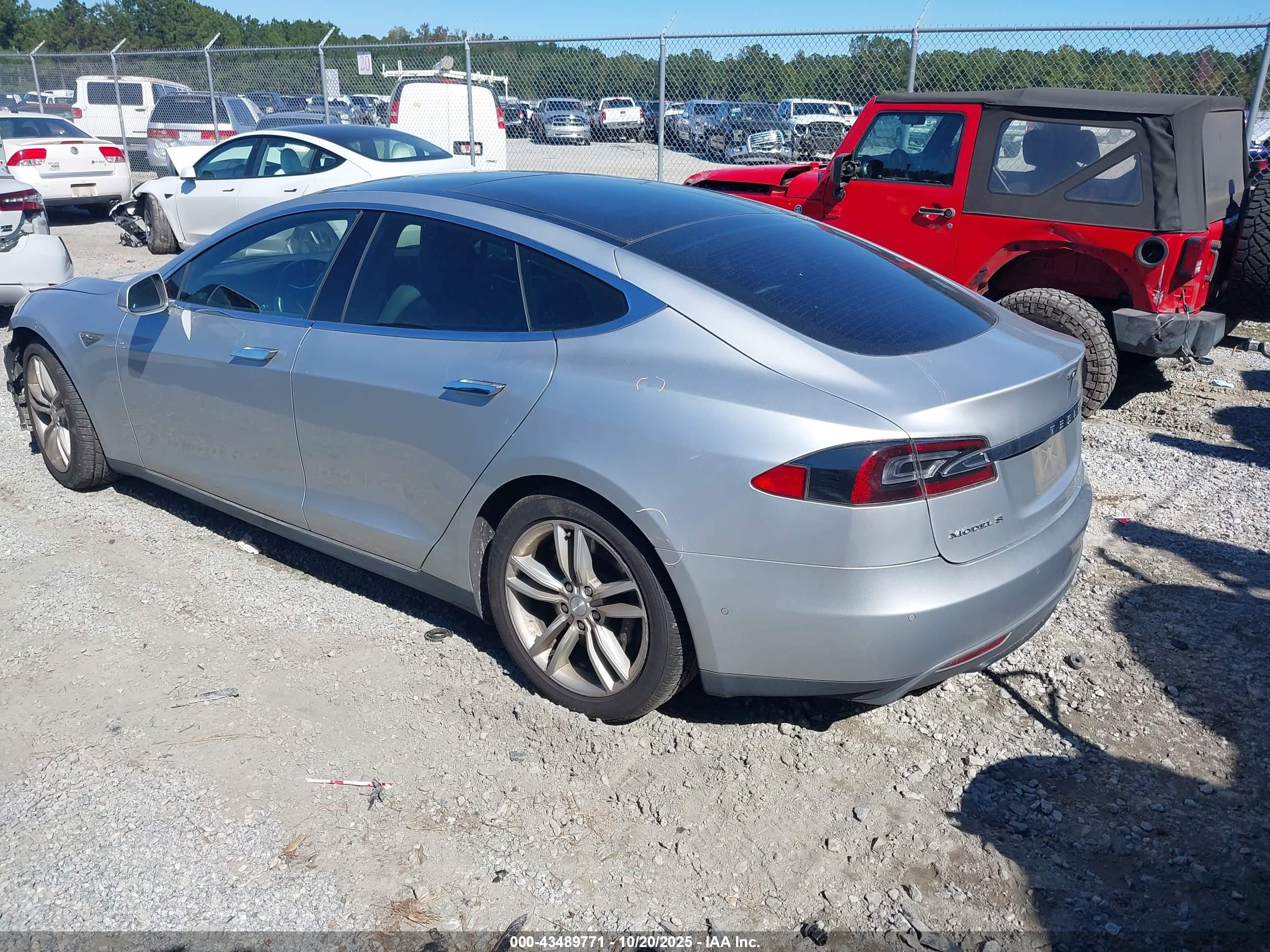 TESLA MODEL image 3
