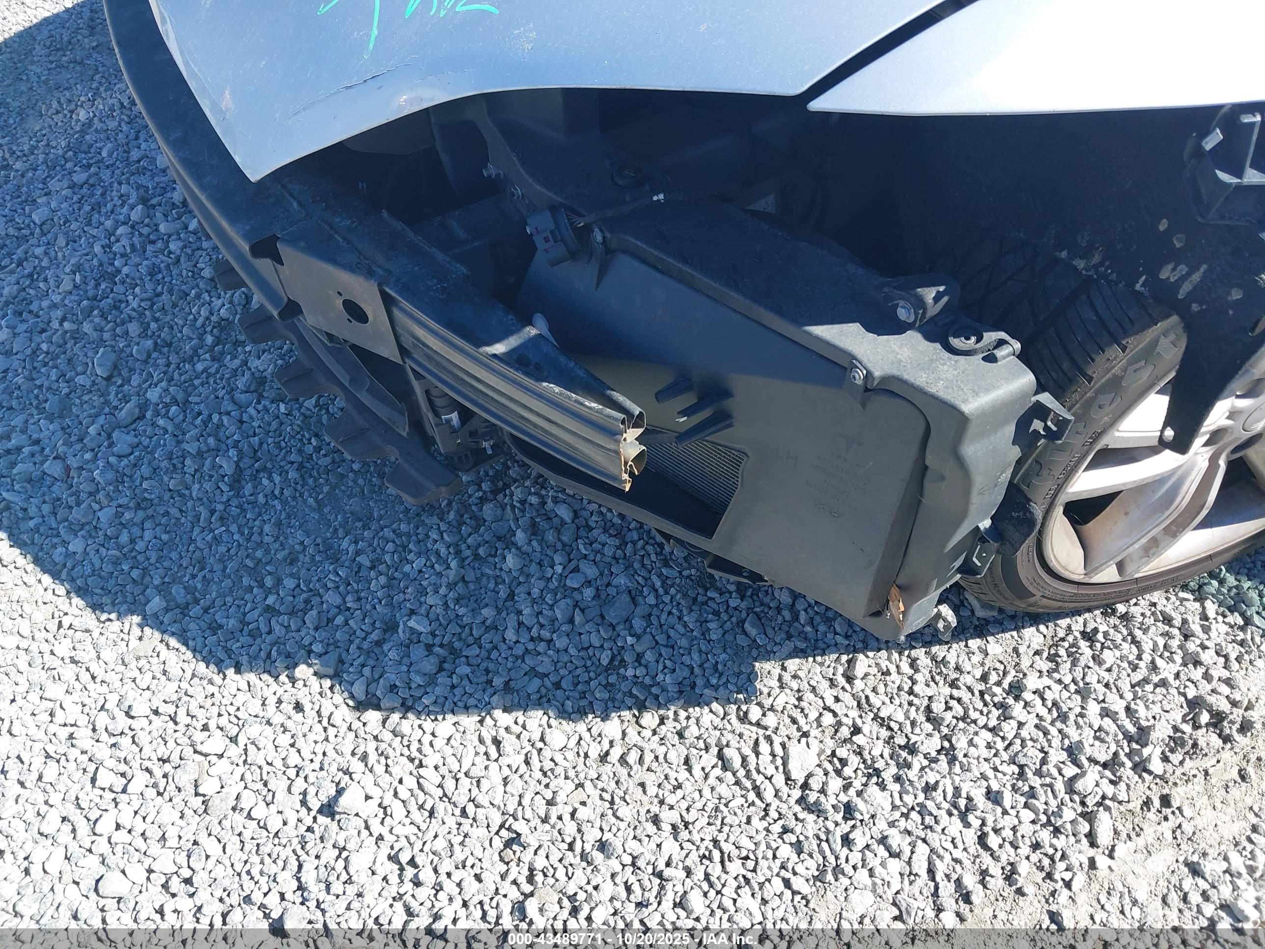 TESLA MODEL image 6