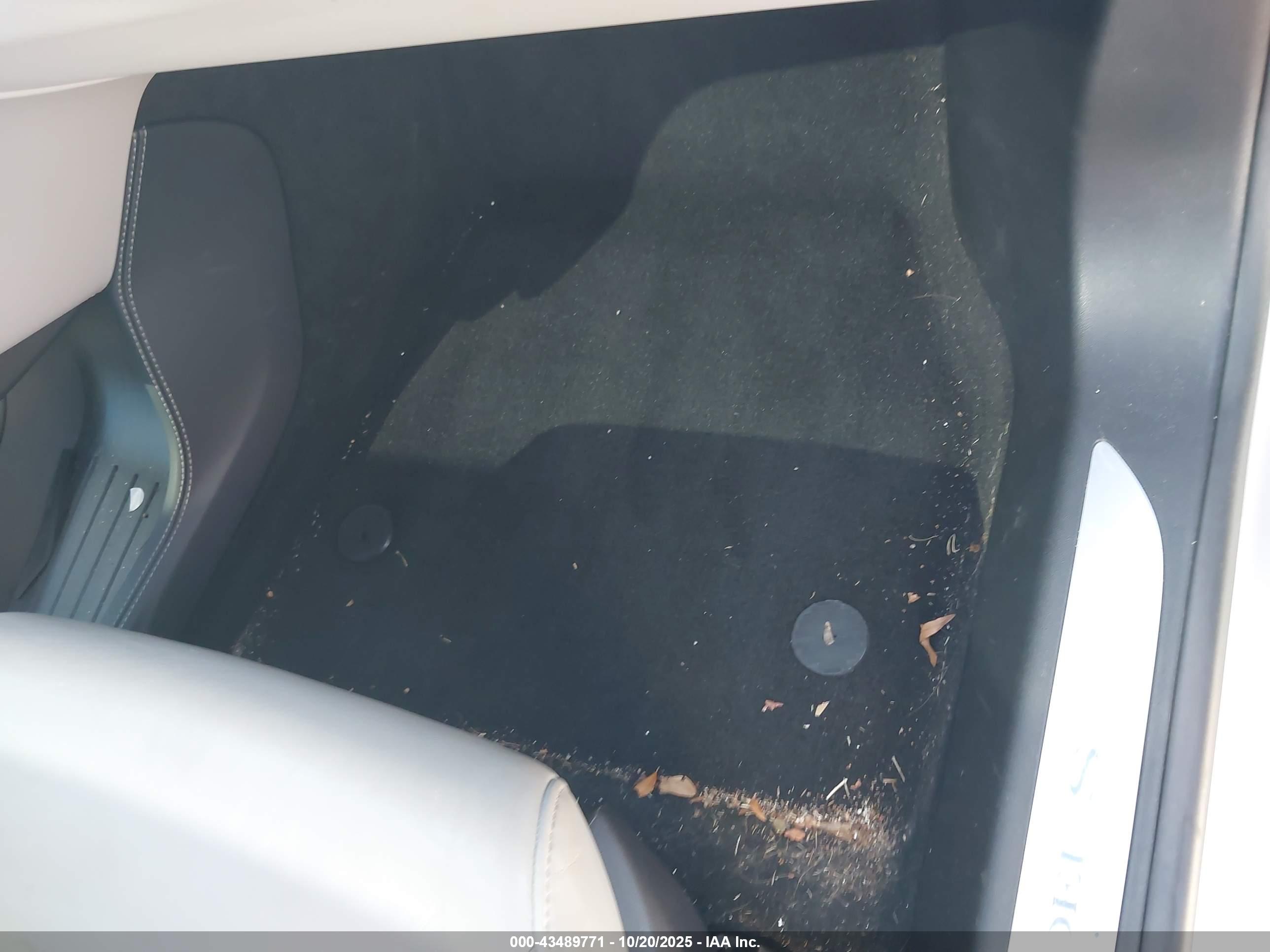 TESLA MODEL image 8