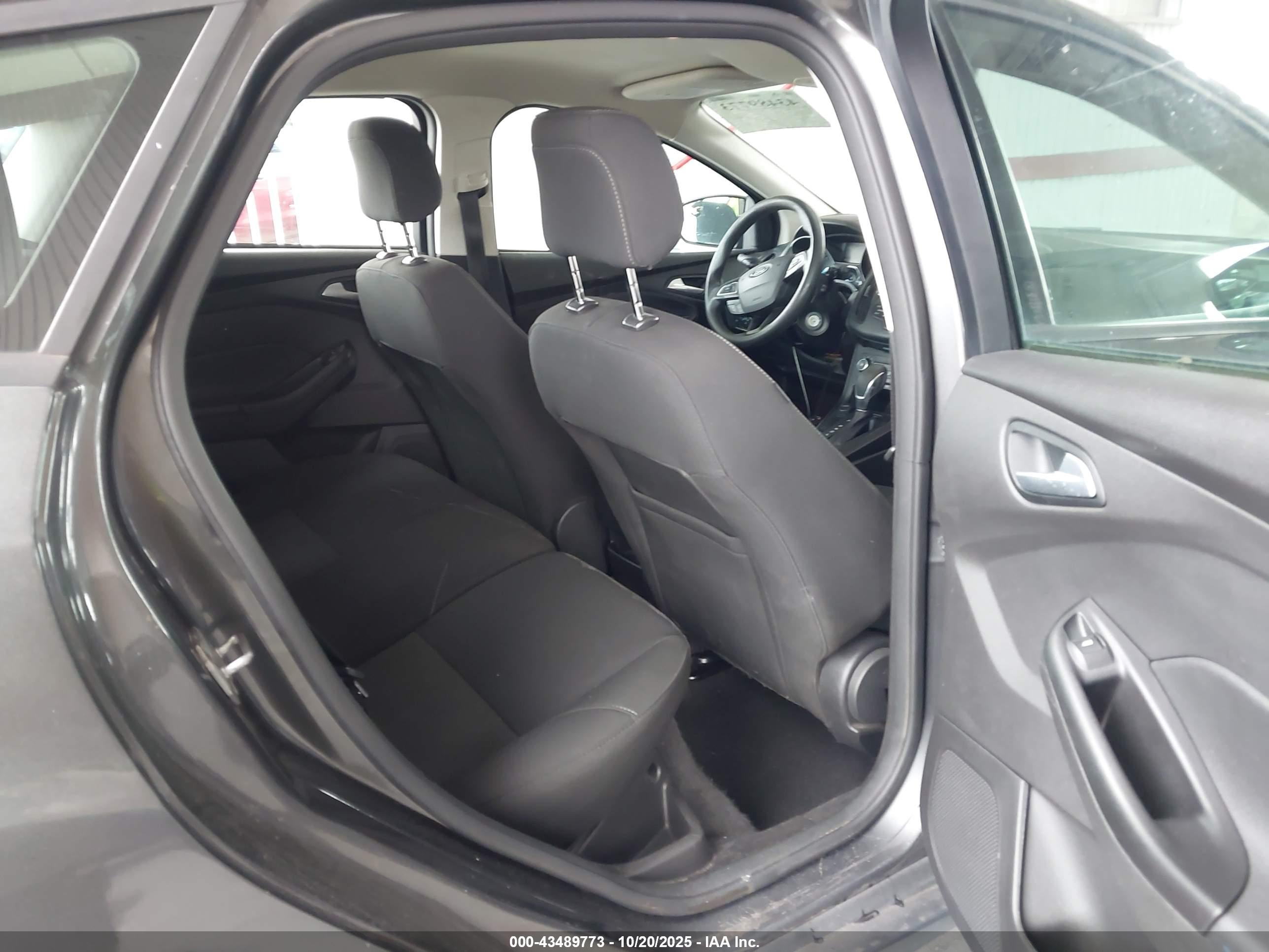 FORD FOCUS image 8