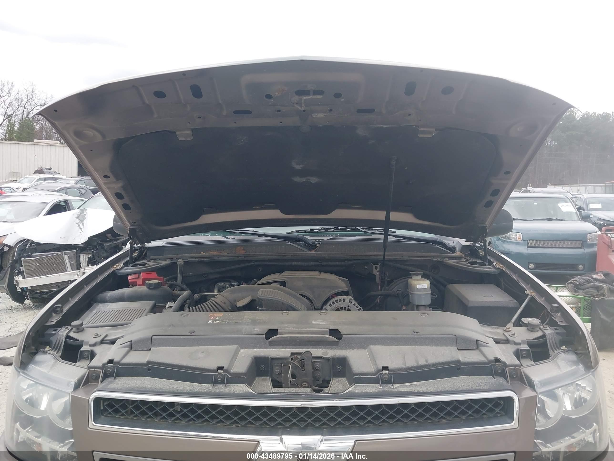 CHEVROLET TAHOE image 10