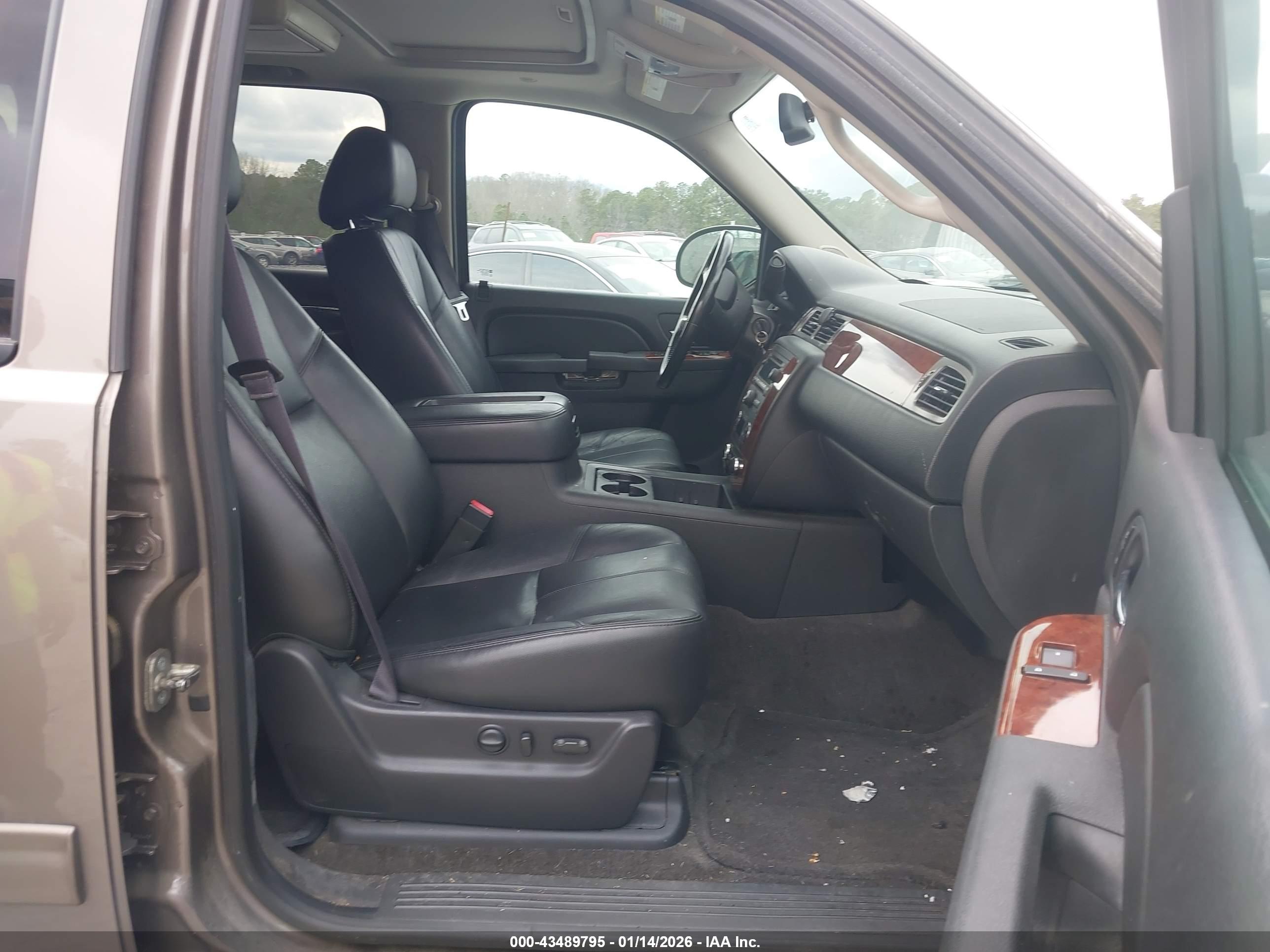 CHEVROLET TAHOE image 5
