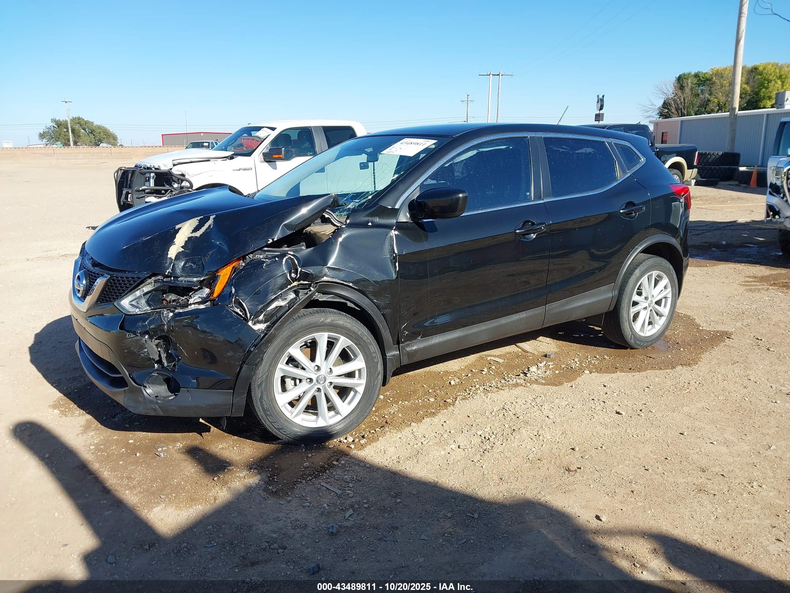 NISSAN ROGUE image 2