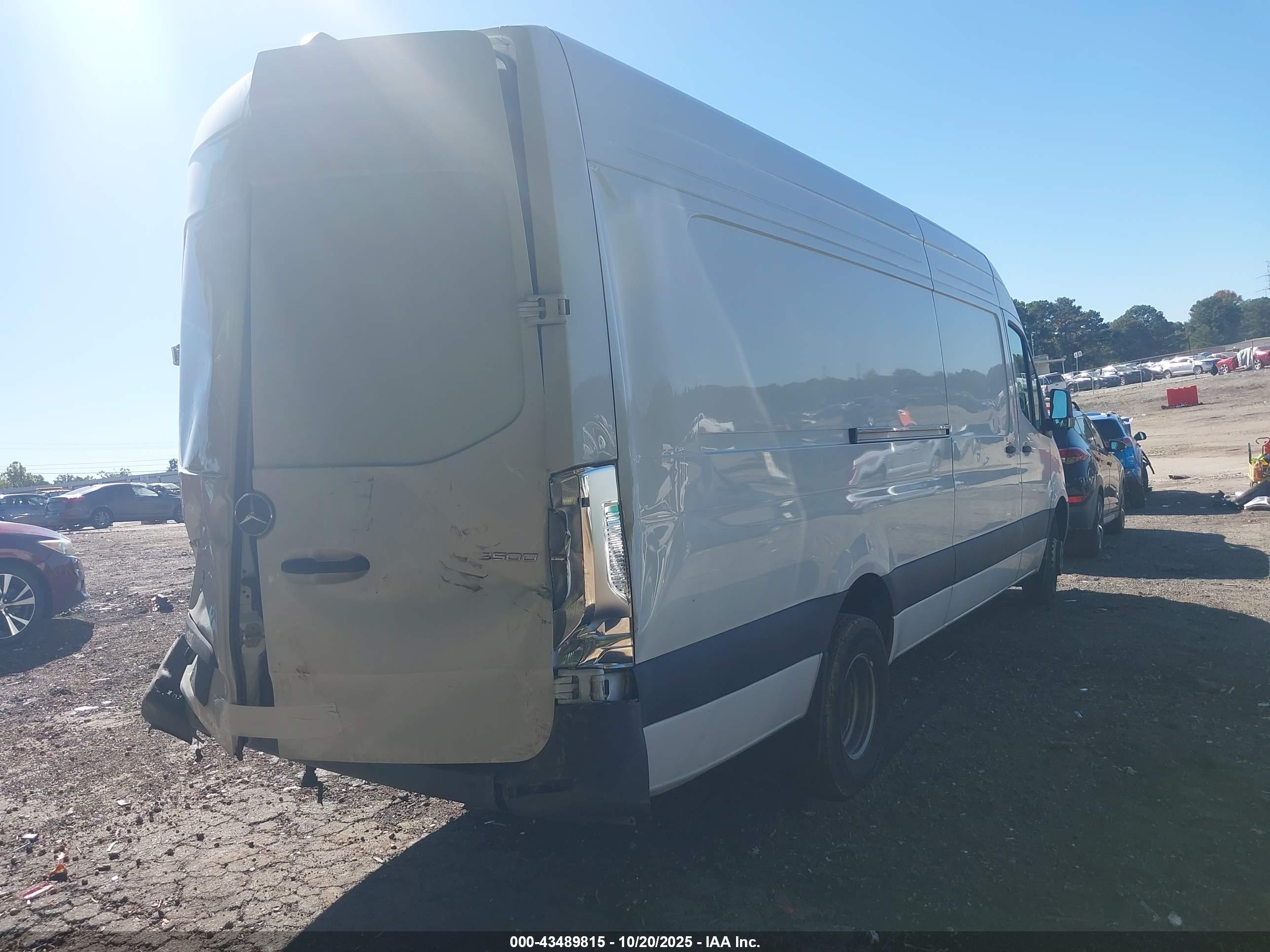 MERCEDES-BENZ SPRINTER image 4