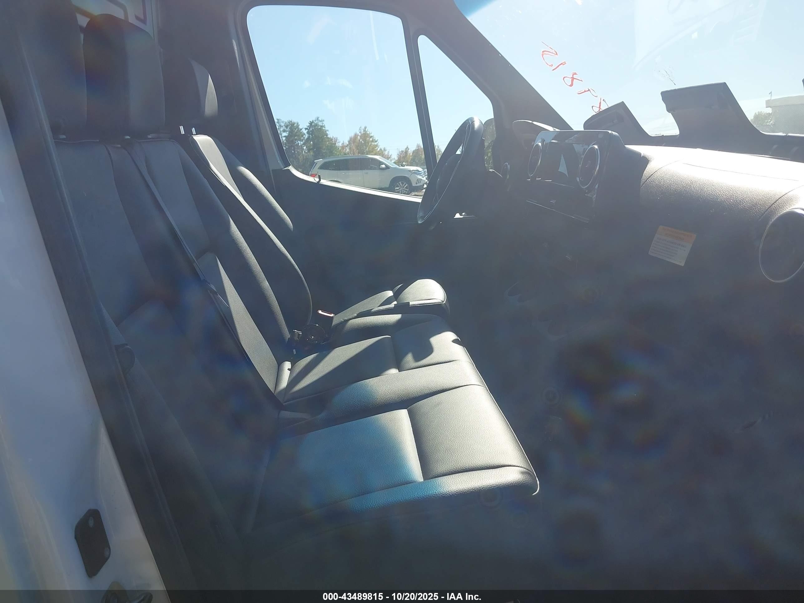 MERCEDES-BENZ SPRINTER image 5
