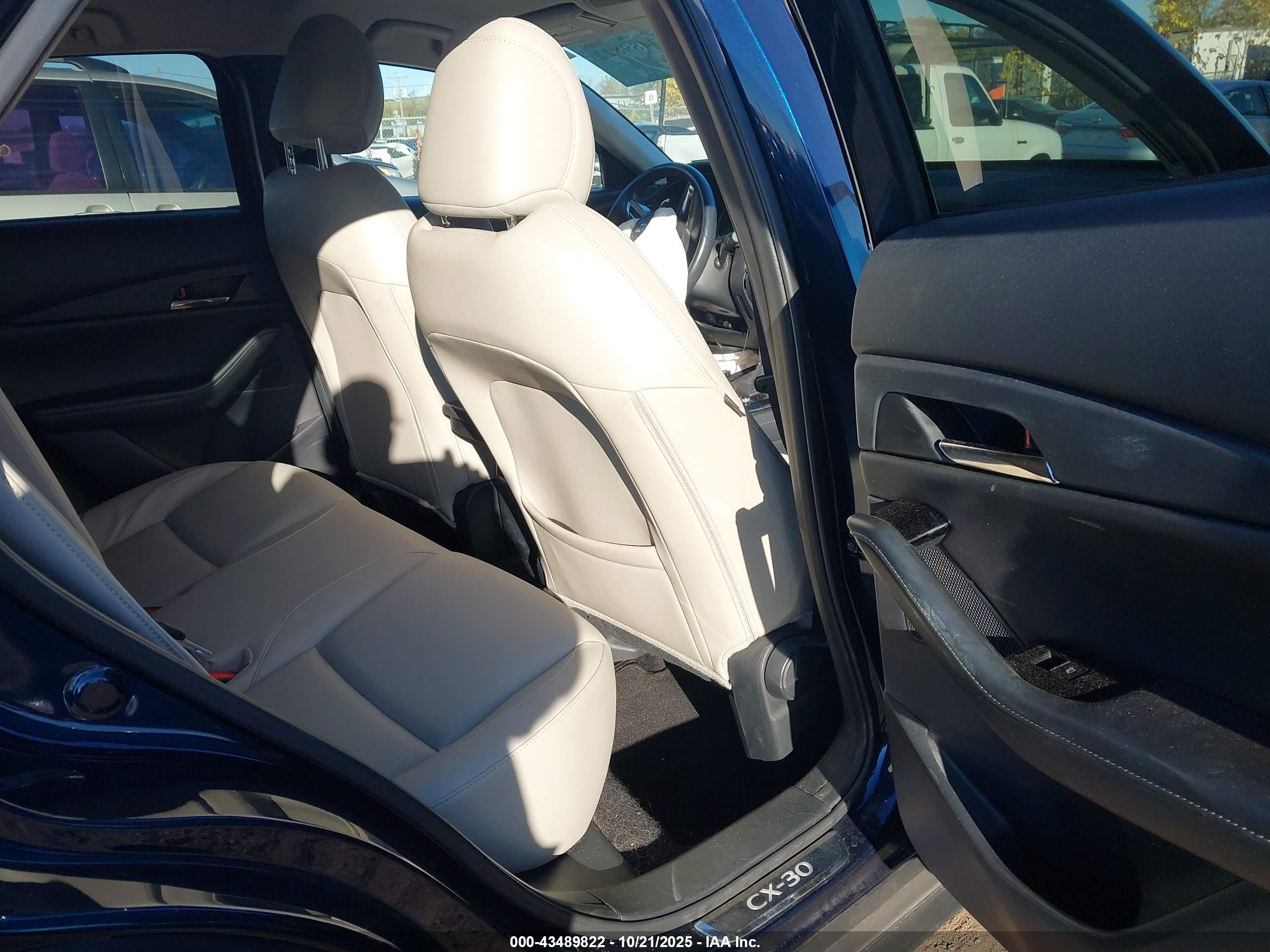 MAZDA CX-30 image 8