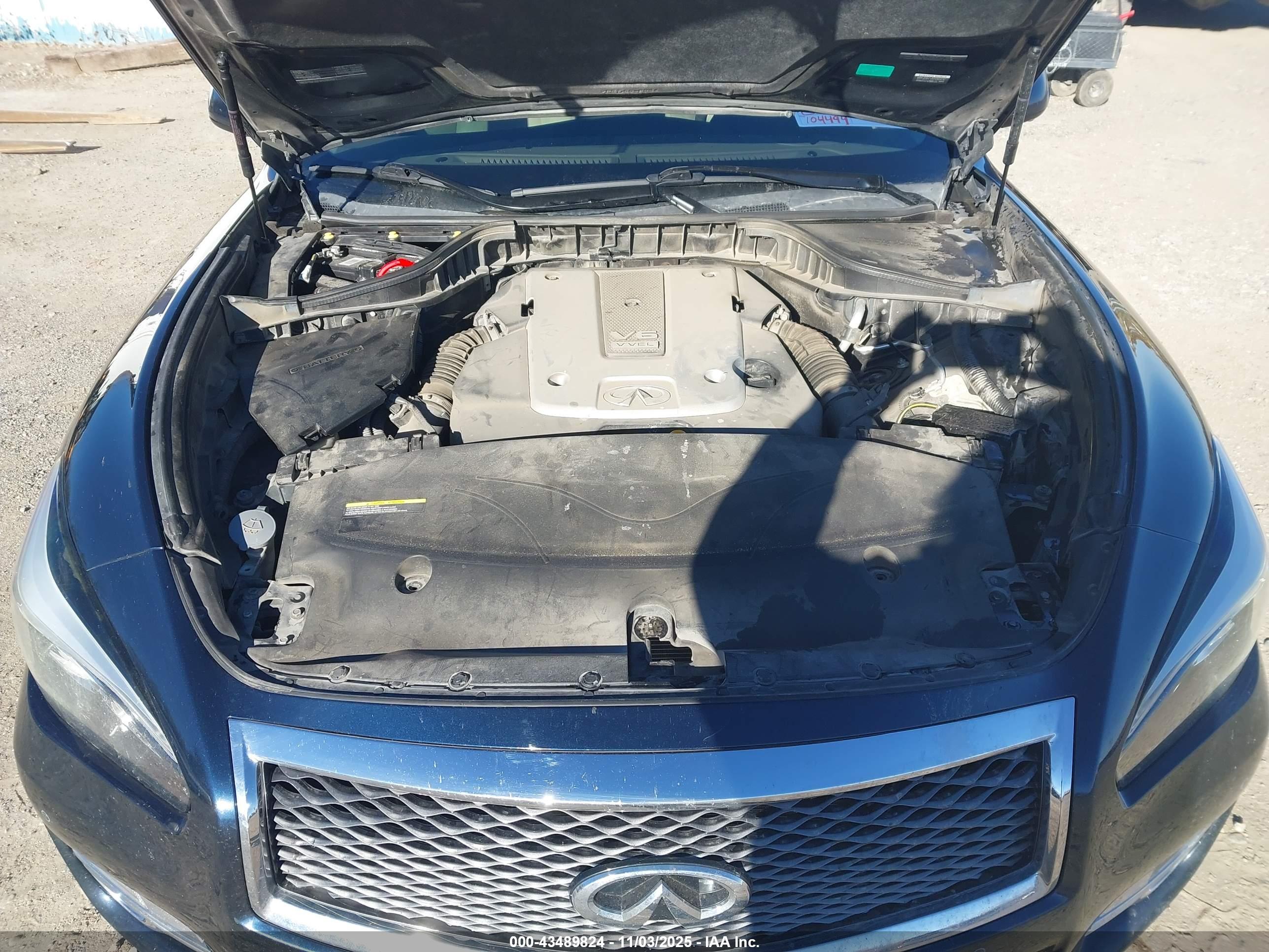 INFINITI Q70 image 10