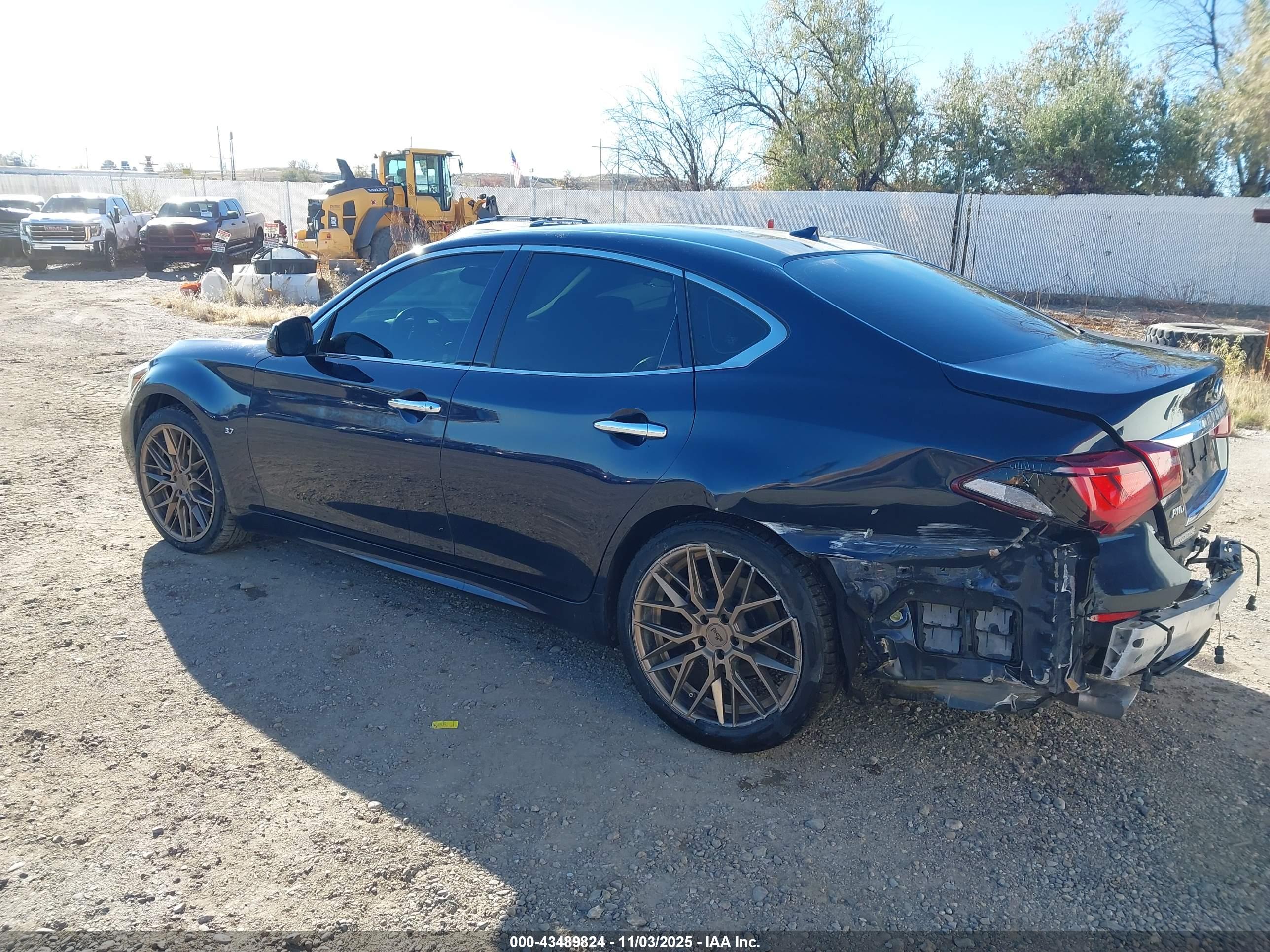 INFINITI Q70 image 3
