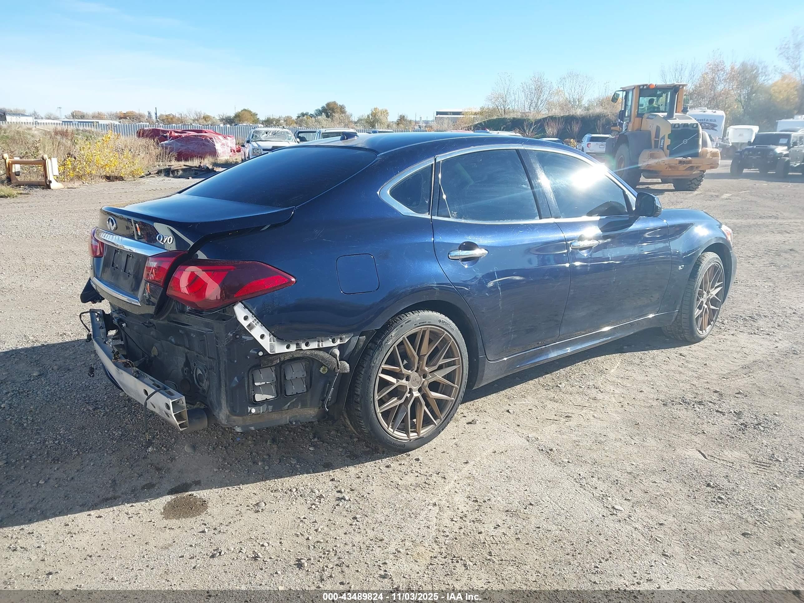 INFINITI Q70 image 4