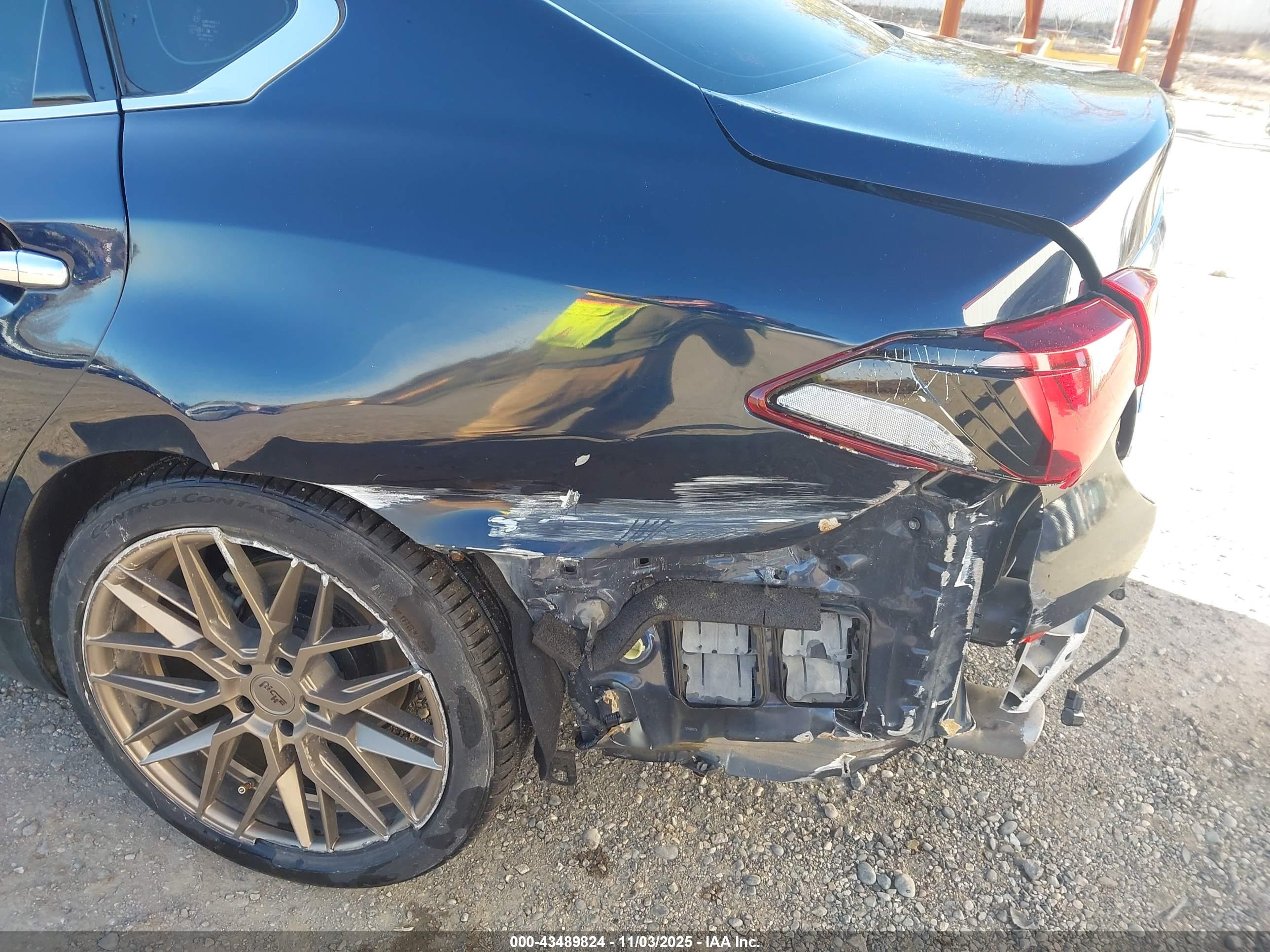 INFINITI Q70 image 6
