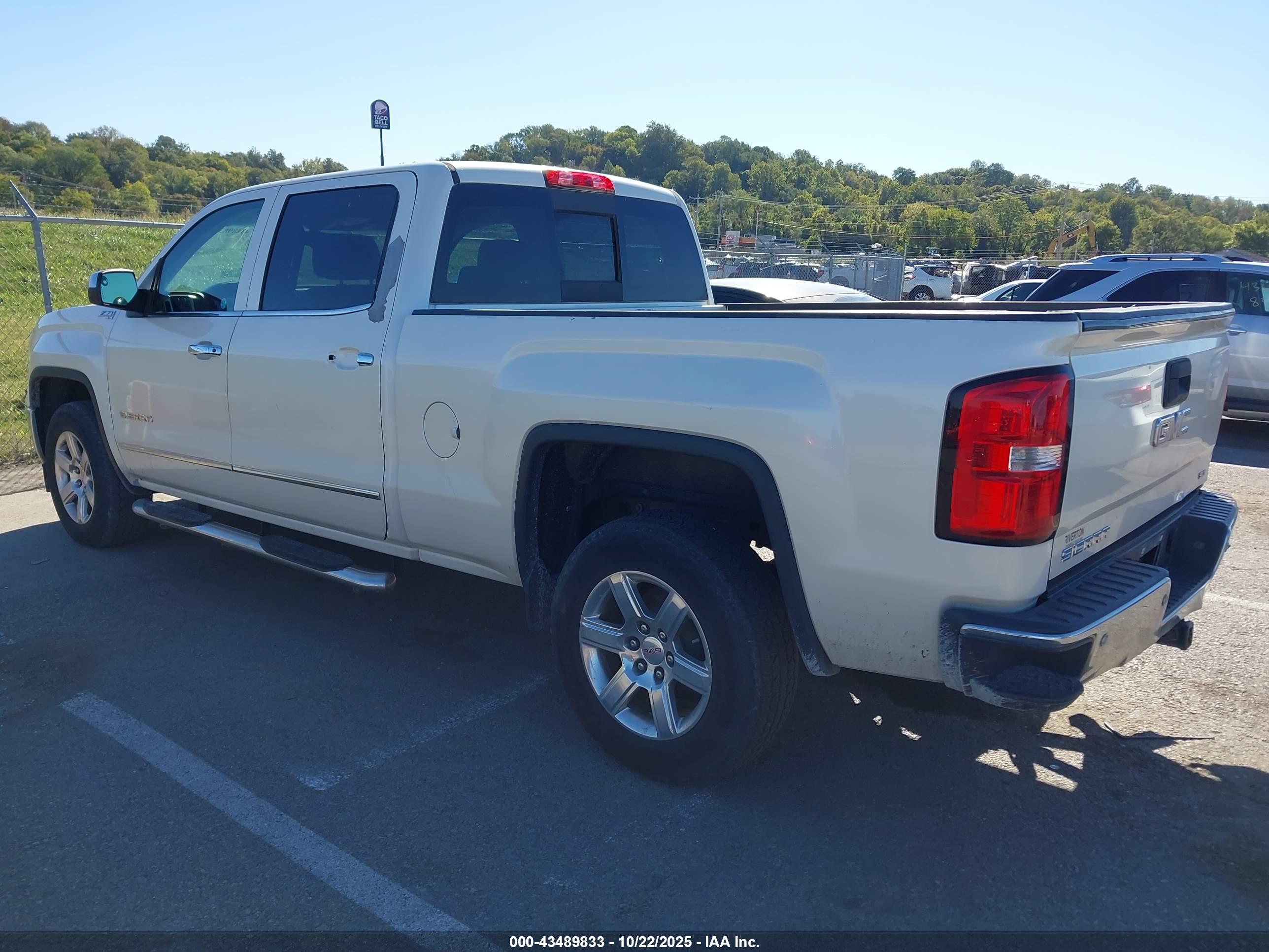 GMC SIERRA image 3